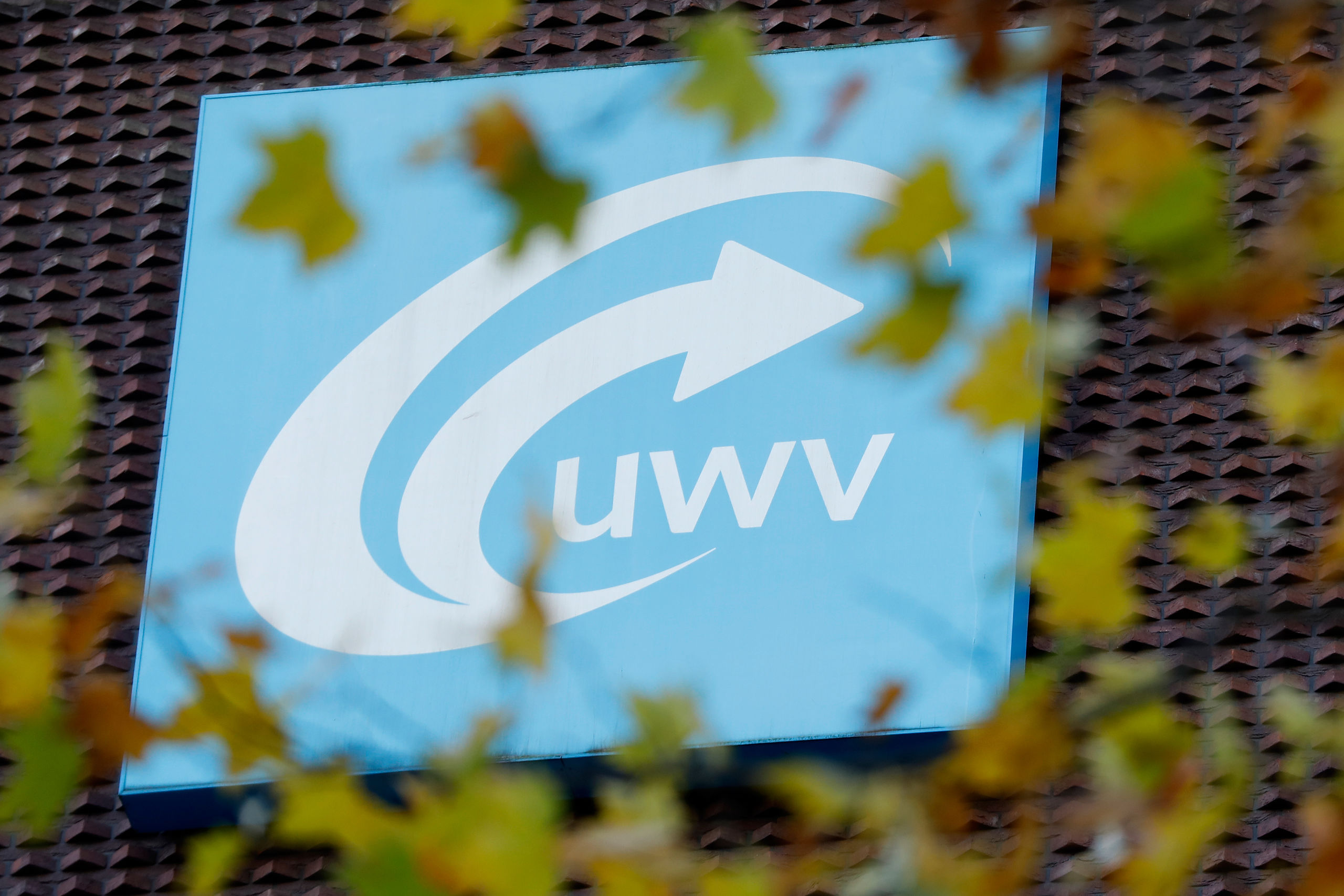 2017-11-13 17:09:55 ROTTERDAM - Het logo van uitkeringsinstantie UWV. ANP BAS CZERWINSKI