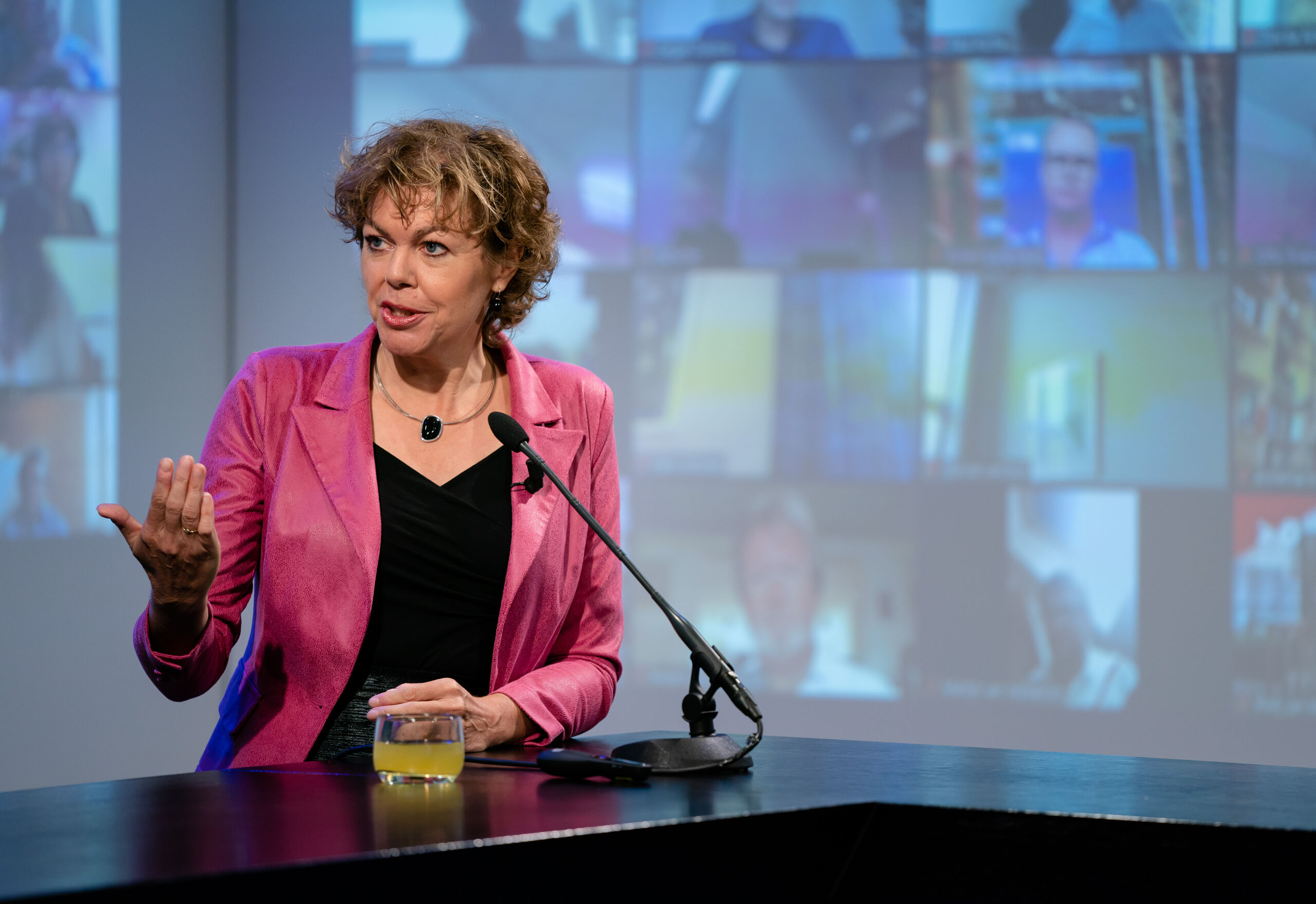 Ingrid Thijssen, voorzitter VNO-NCW tijdens een bijeenkomst over de miljoenennota