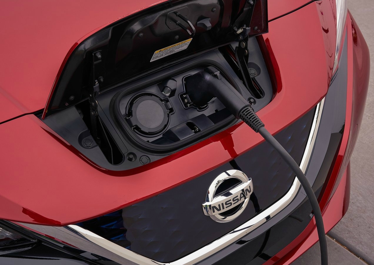 De Nissan Leaf wordt opgeladen