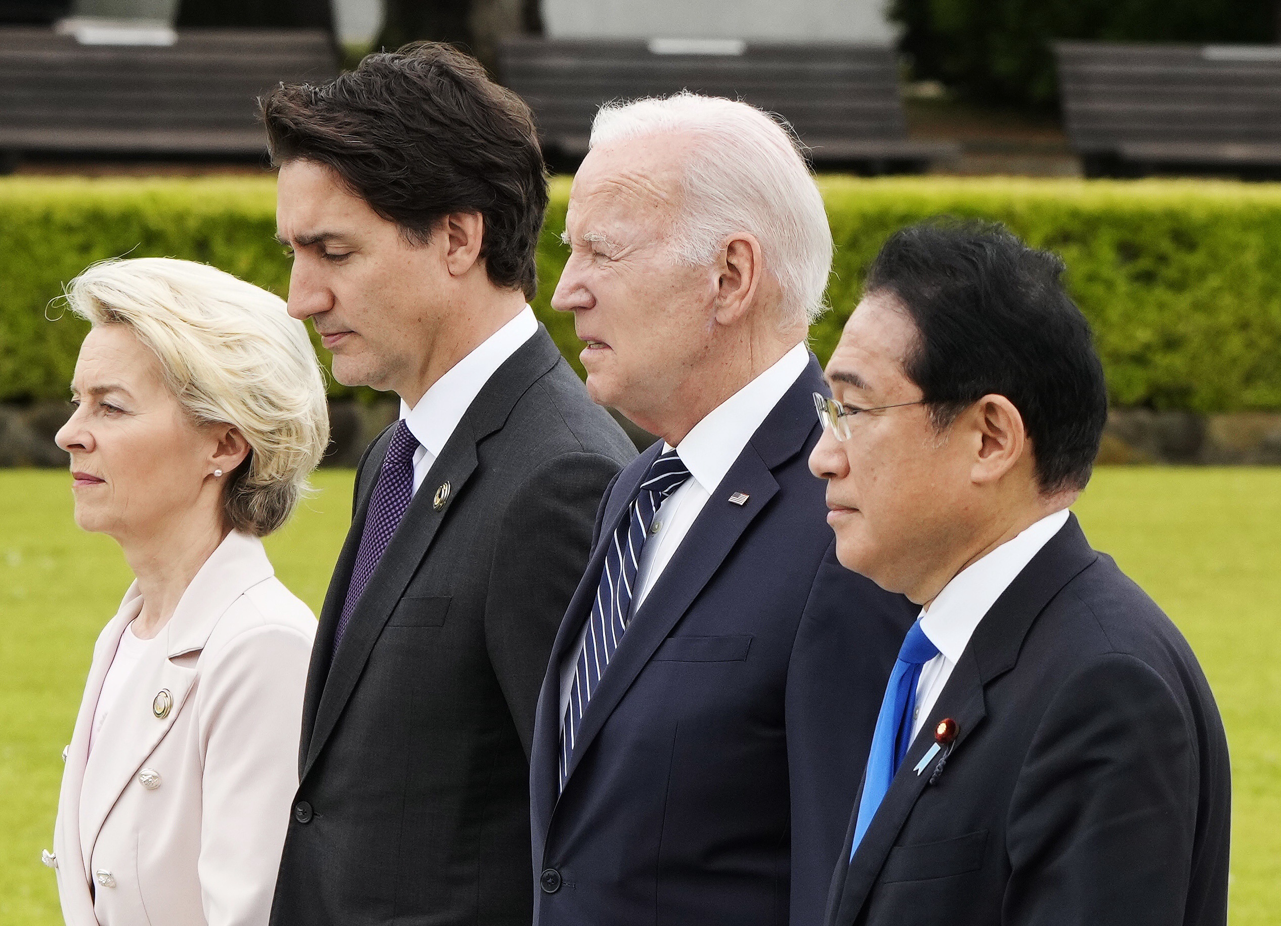 Para pemimpin dunia berkumpul di kota Hiroshima Jepang hari ini untuk KTT tiga hari Kelompok Tujuh negara besar.  Presiden Ukraina Volodymyr Zelensky juga hadir pada Minggu.