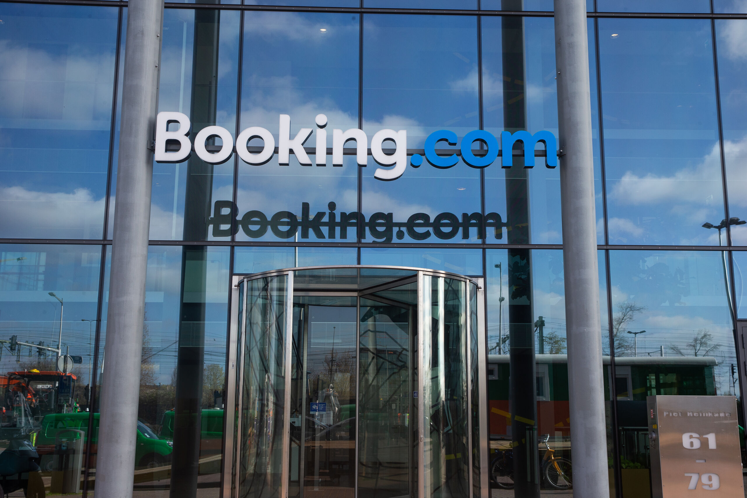 Het kantoor van Booking.com  aan het IJ in Amsterdam. Credit ANP / Hollandse Hoogte / Harold Versteeg