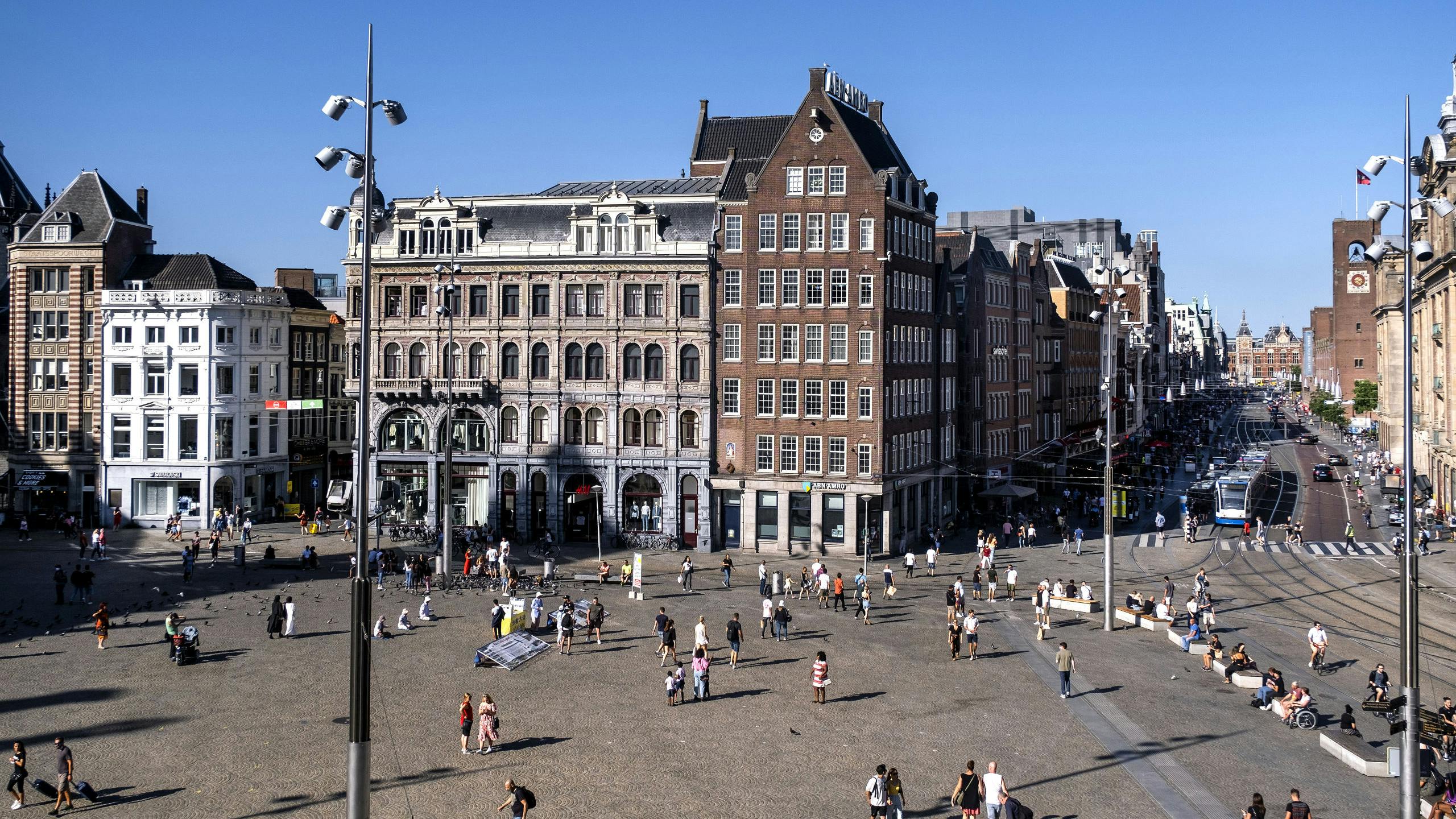 Toeristen in het centrum van Amsterdam 