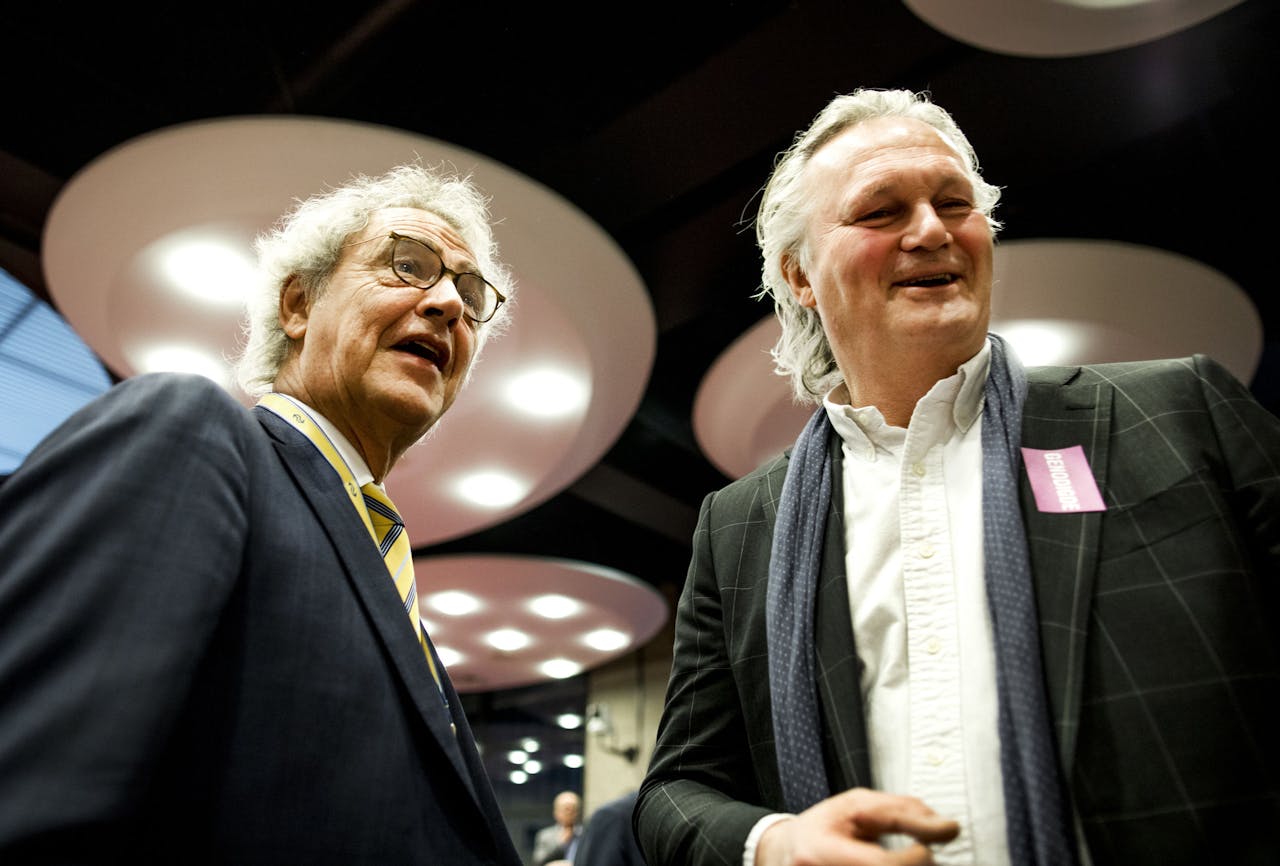 Roger van Boxtel (NS) en Pier Eringa (Prorail) voorafgaand aan het rondetafelgesprek in de Tweede Kamer over de Spoorverordening.