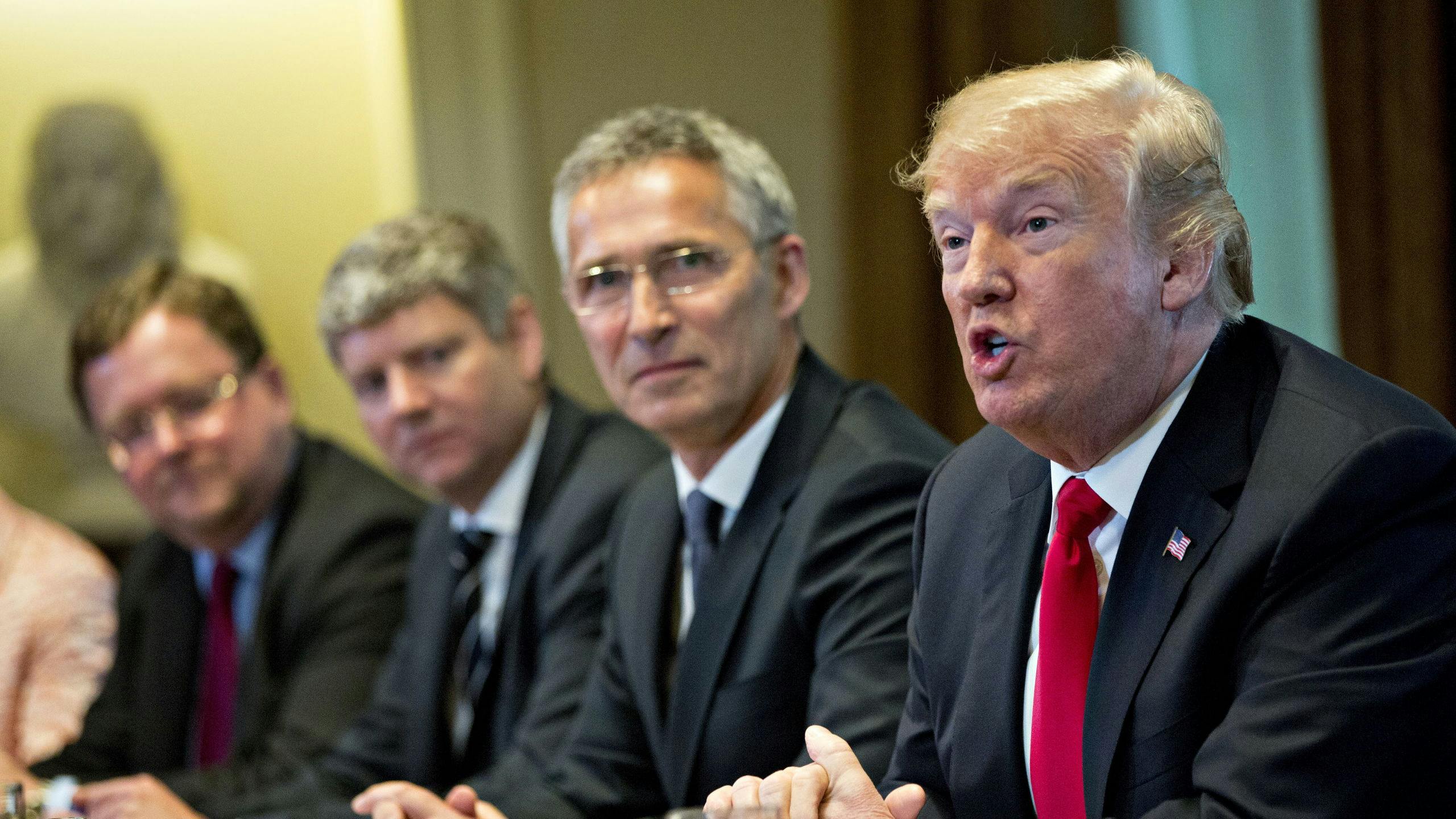 Donald Trump speaks en Jens Stoltenberg.