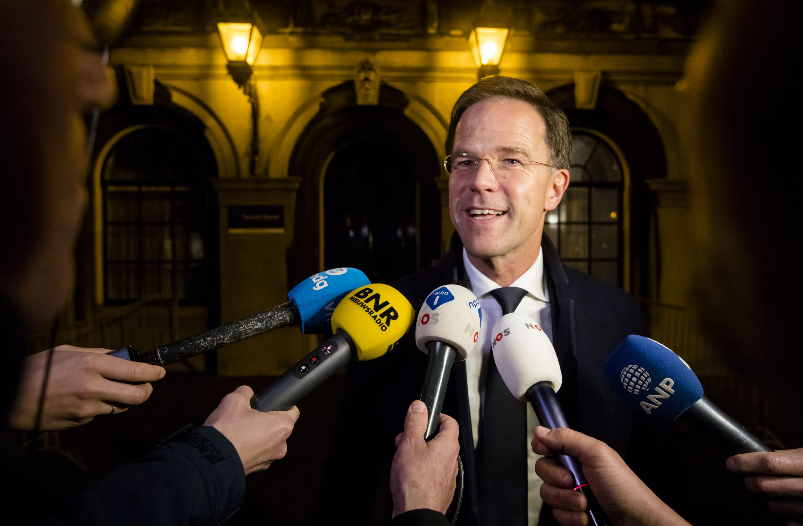 Mark Rutte na afloop van de gesprekken met aankomend bewindspersonen van het Kabinet Rutte III in de Stadhouderskamer.