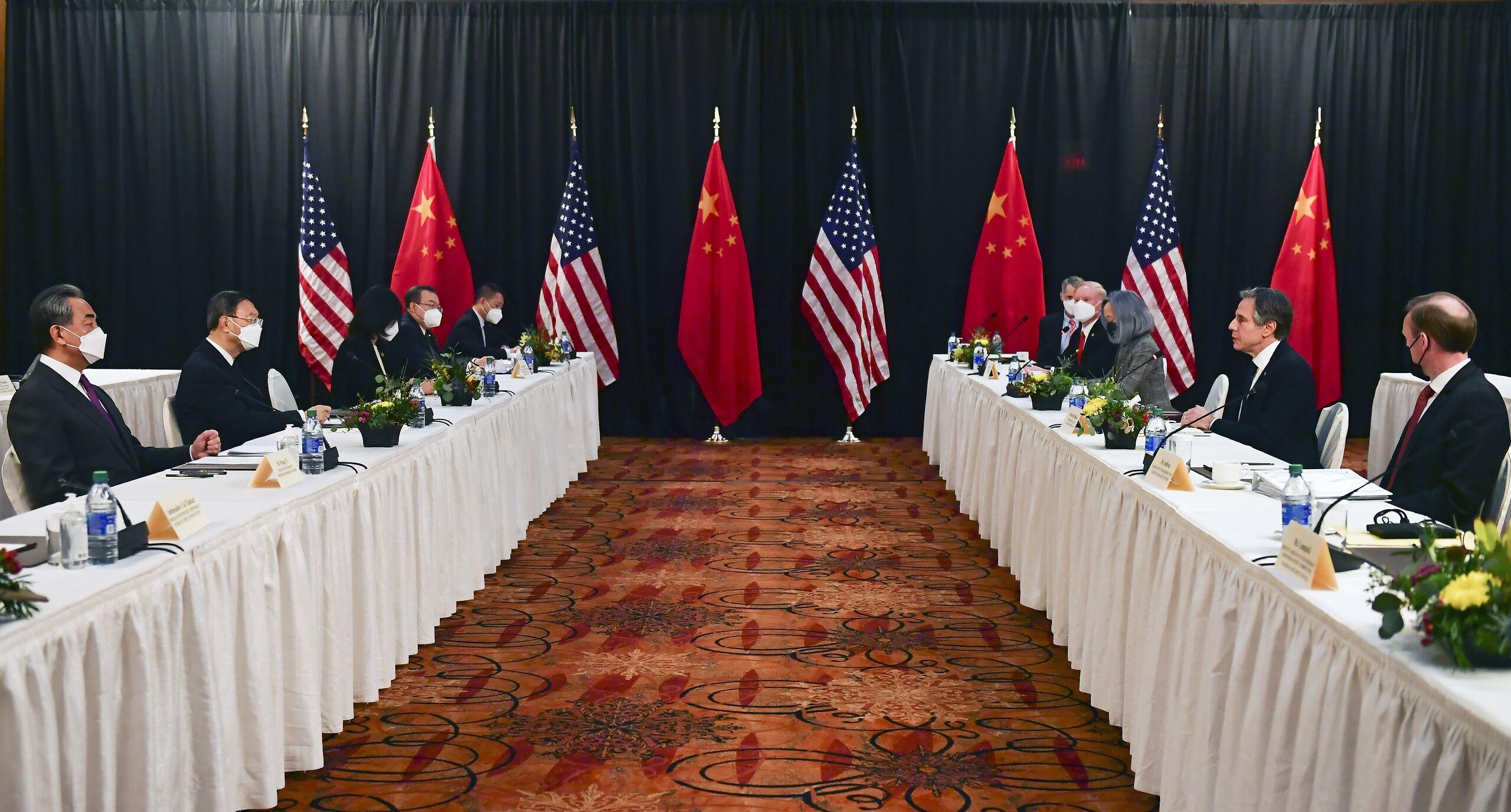 De Amerikaans-Chinese besprekingen in Anchorage, Alaska.