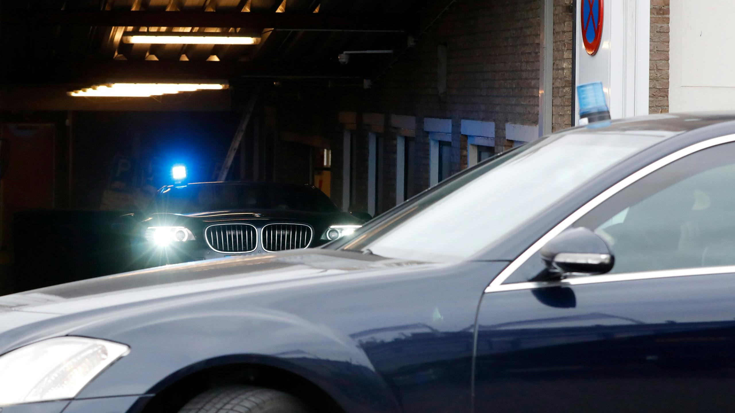 2019-02-28 16:40:00 AMSTERDAM - Zwaar beveiligde auto's vertrekken bij de bunker, de zwaarbeveiligde rechtszaal in Osdorp aan het eind van de derde dag in het slotbetoog van het OM in de strafzaak tegen Willem Holleeder. ANP BAS CZERWINSKI