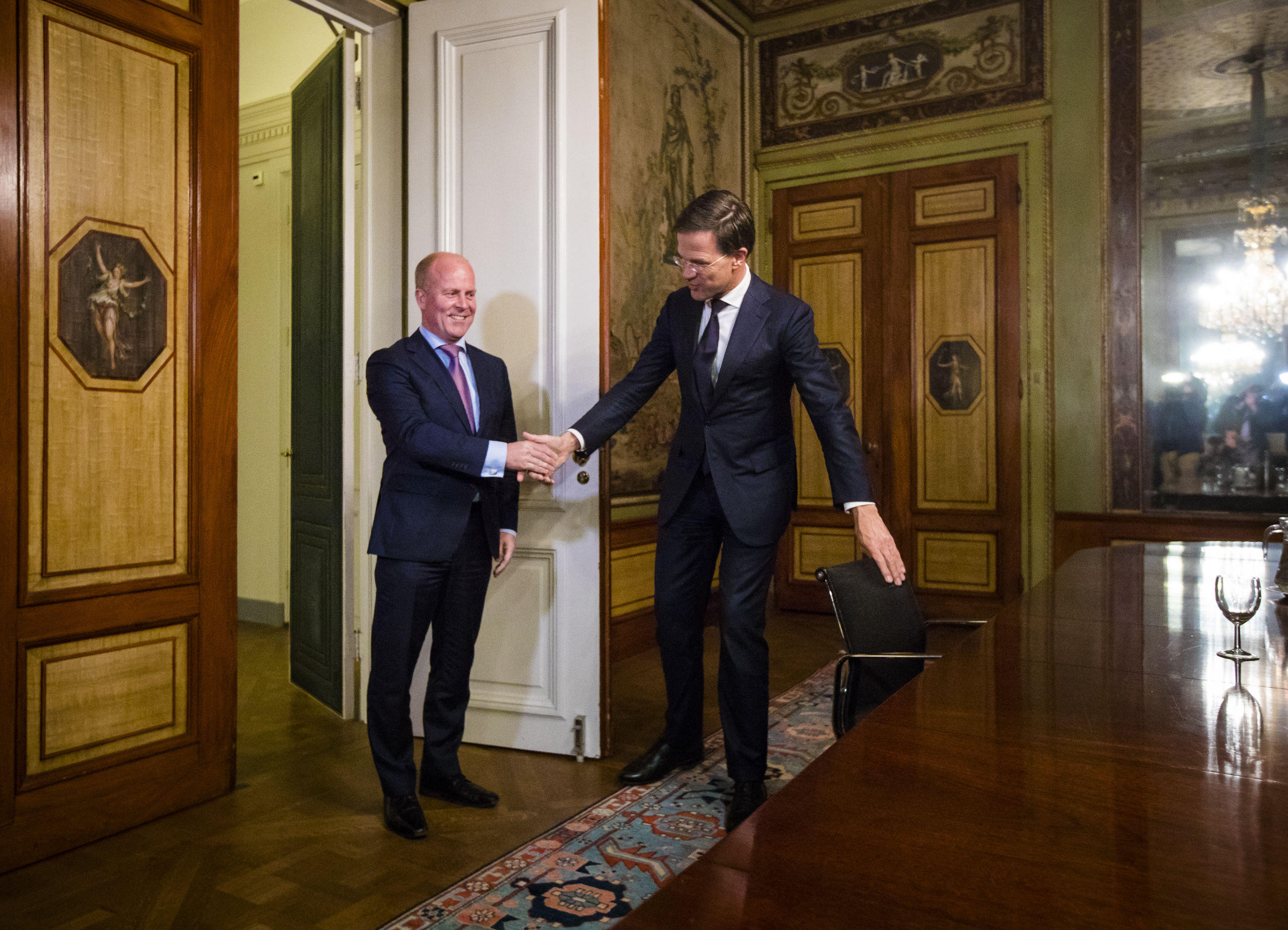 Raymond Knops (CDA) in de Stadhouderskamer voor een gesprek met formateur Mark Rutte.
