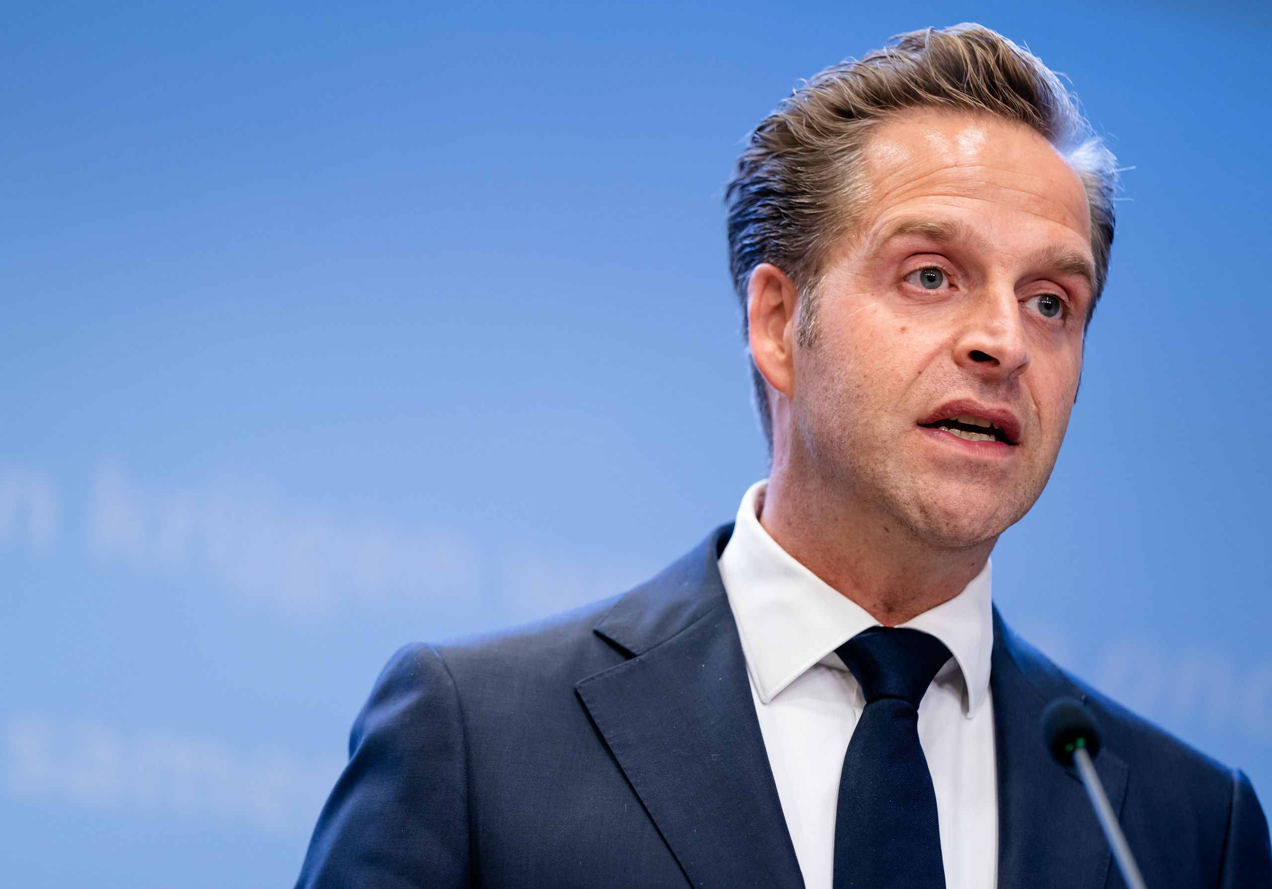 Minister Hugo de Jonge van Volksgezondheid, Welzijn en Sport (CDA) tijdens de persconferentie na afloop van een overleg van de Ministeriele Commissie Crisisbeheersing
