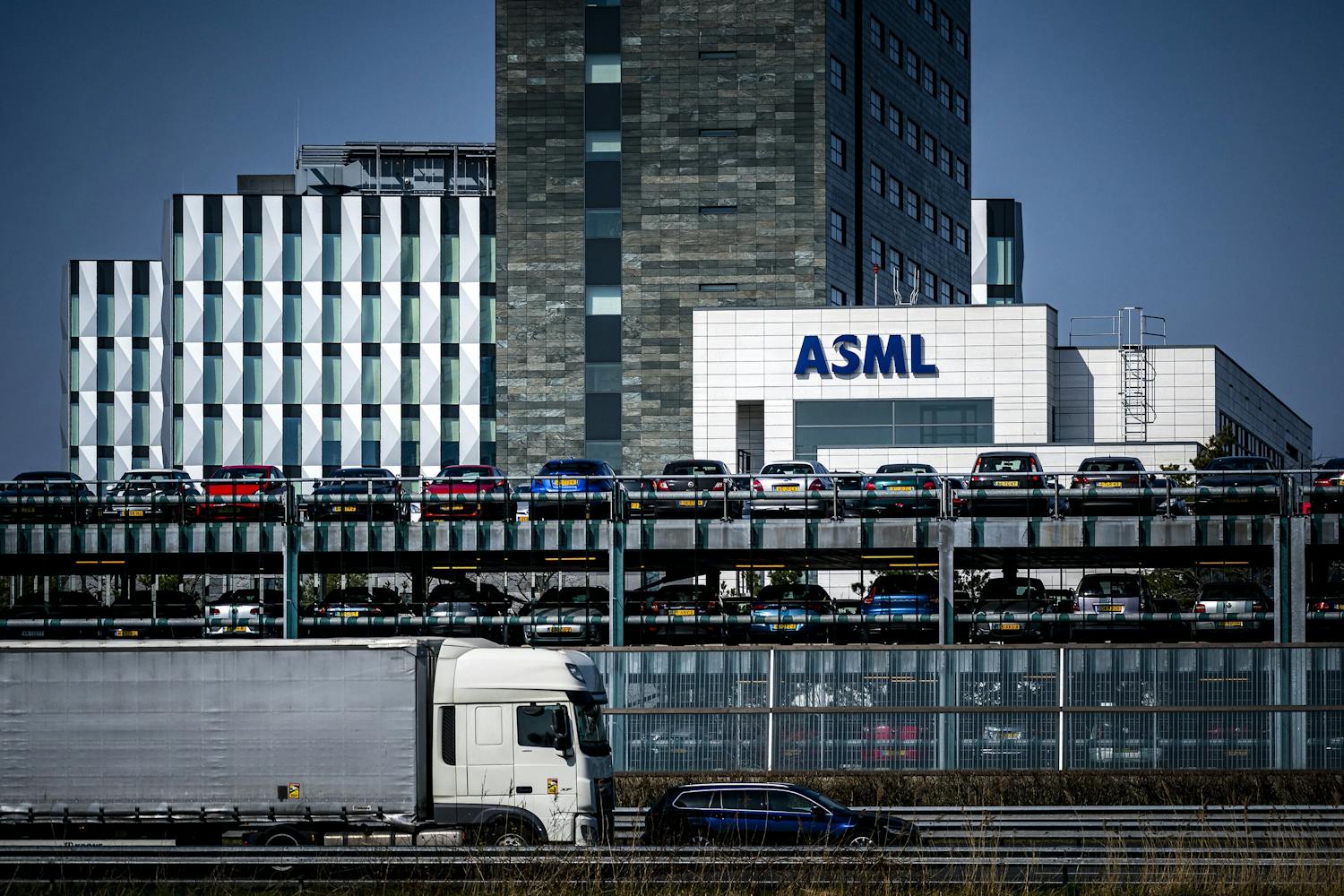 'US to consider exporting ASML machines to China'
