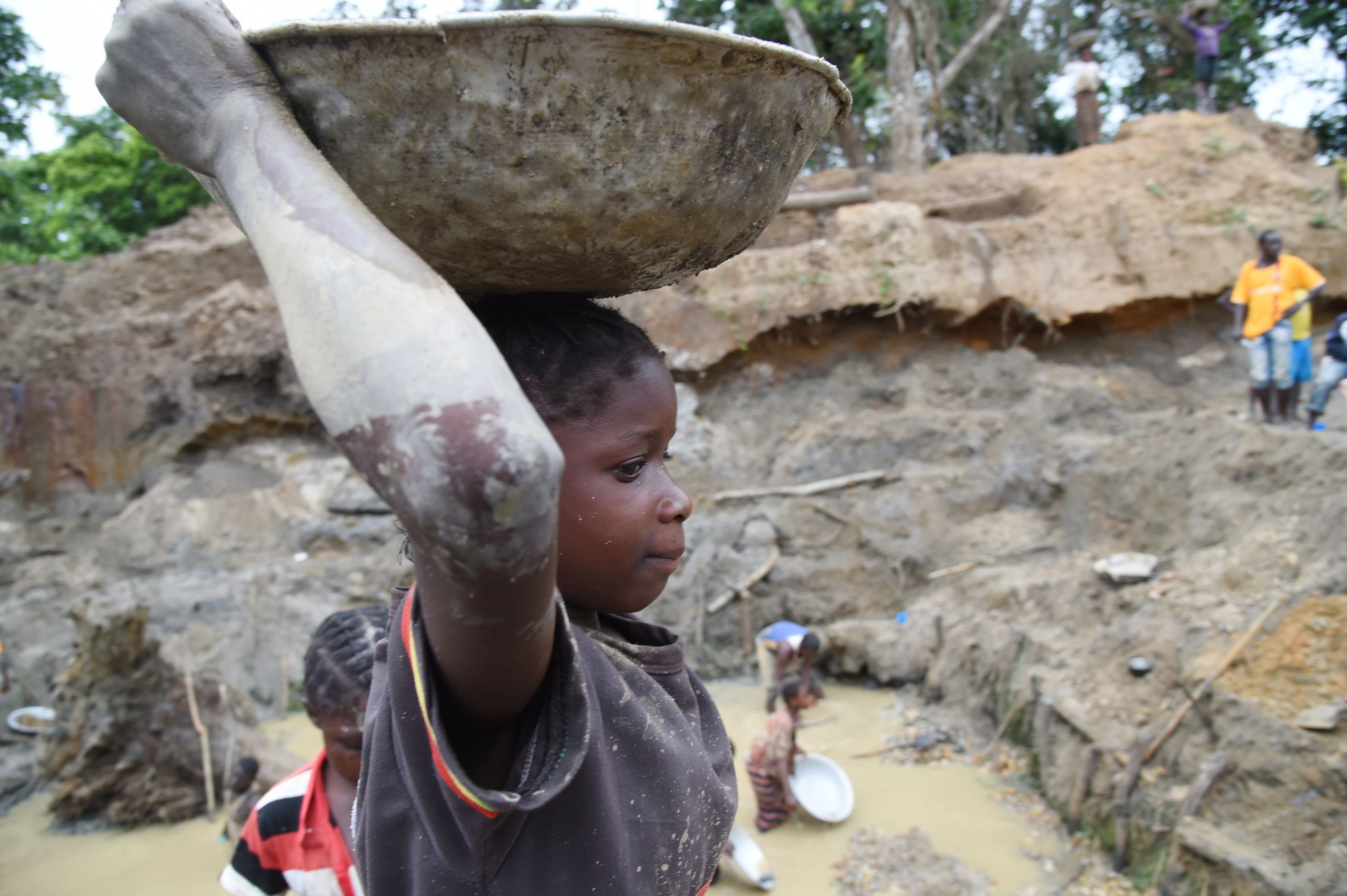 Kinderarbeid in een Afrikaanse mijn 