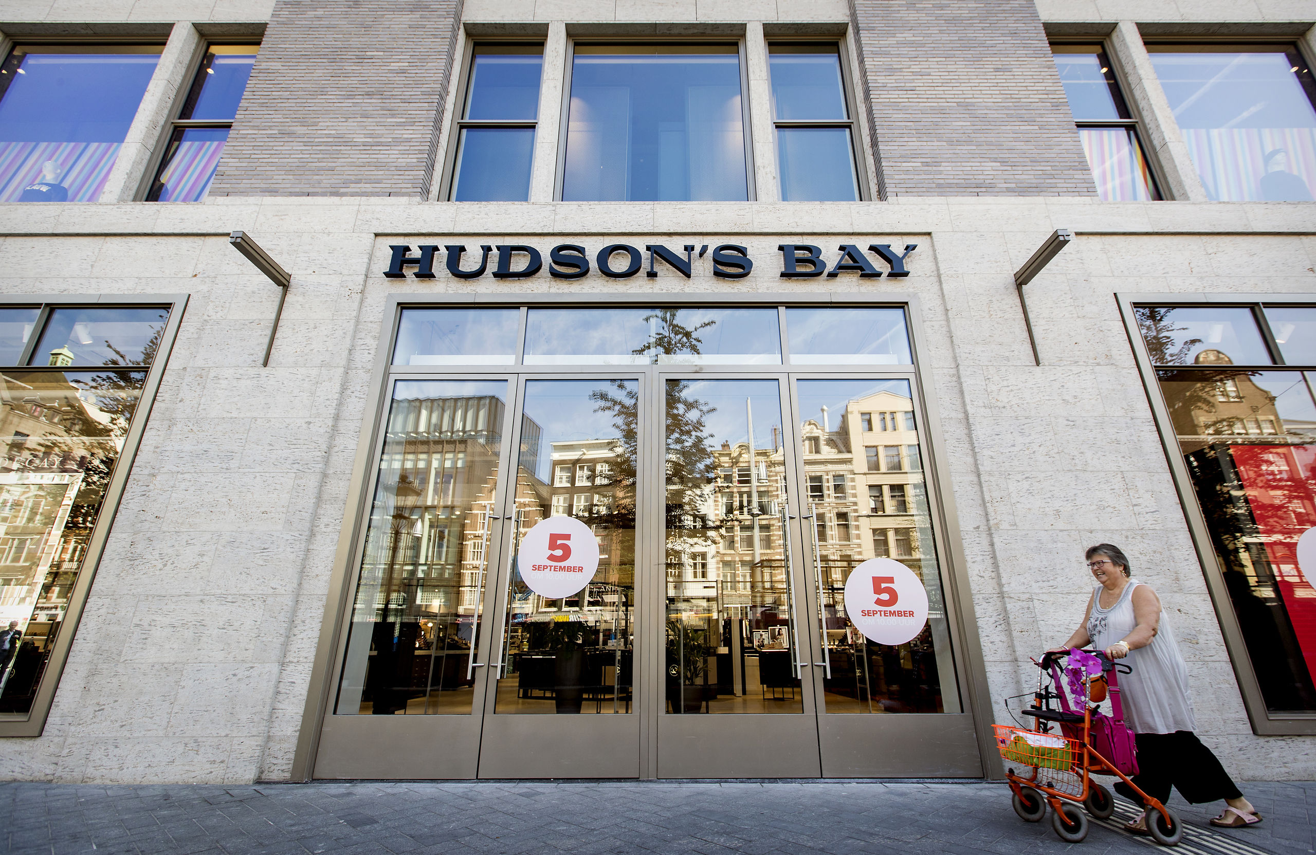 De eerste Nederlandse vestiging van Hudson's Bay in Amsterdam.