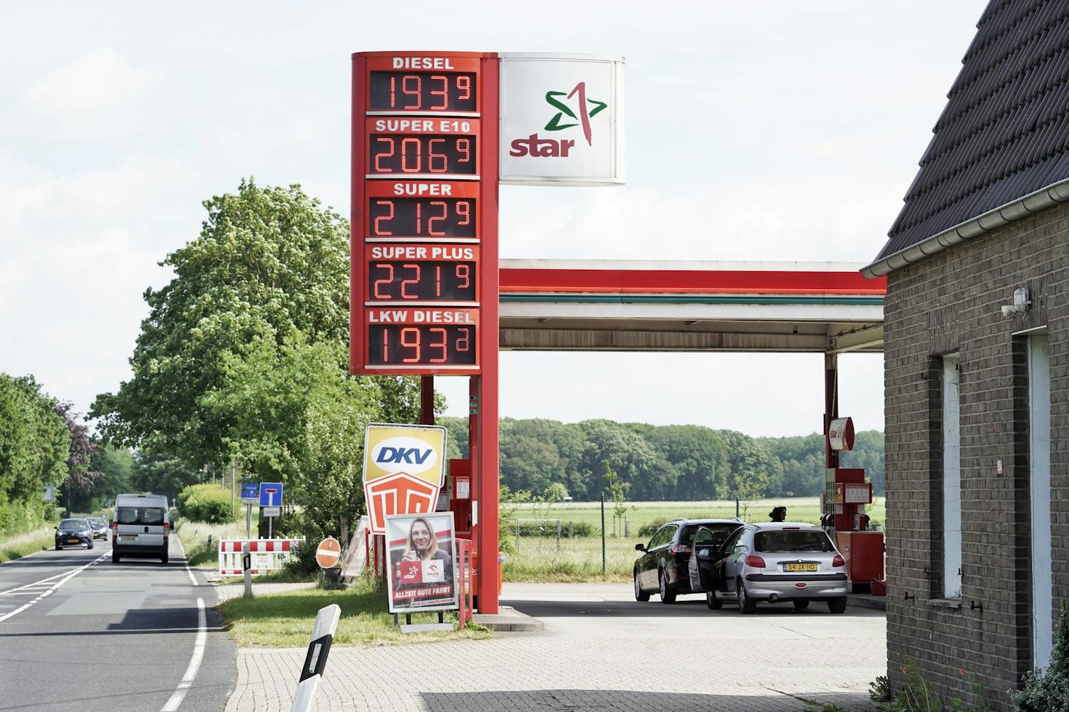 The Impact of Rising Fuel Prices on Dutch Filling Station Owners and the Border Region Economy