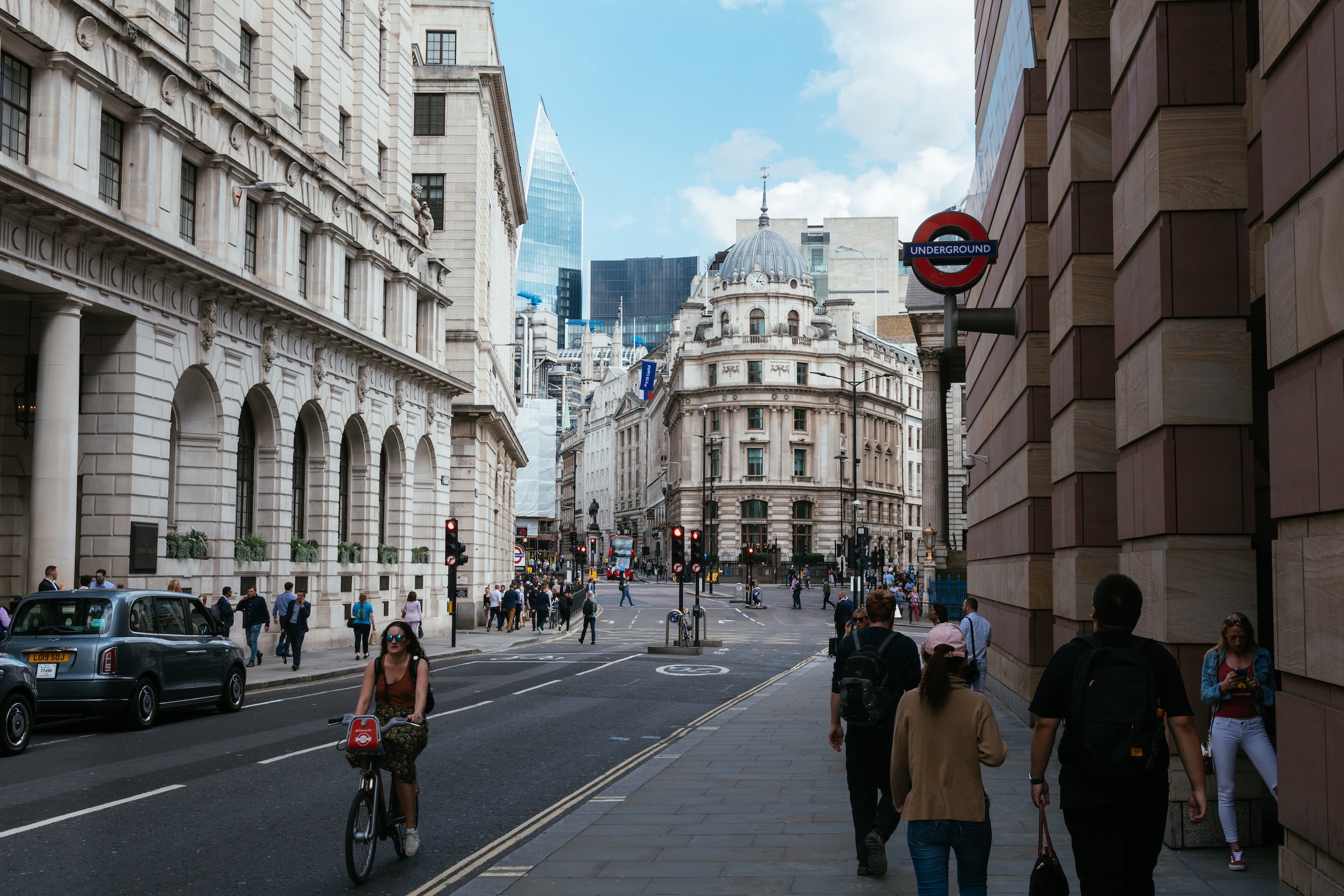 The Bank of England (BoE) left the UK's key interest rate unchanged at 5.25%.  At the beginning of the week, financial markets were still anticipating a quarter-point increase in interest rates. 