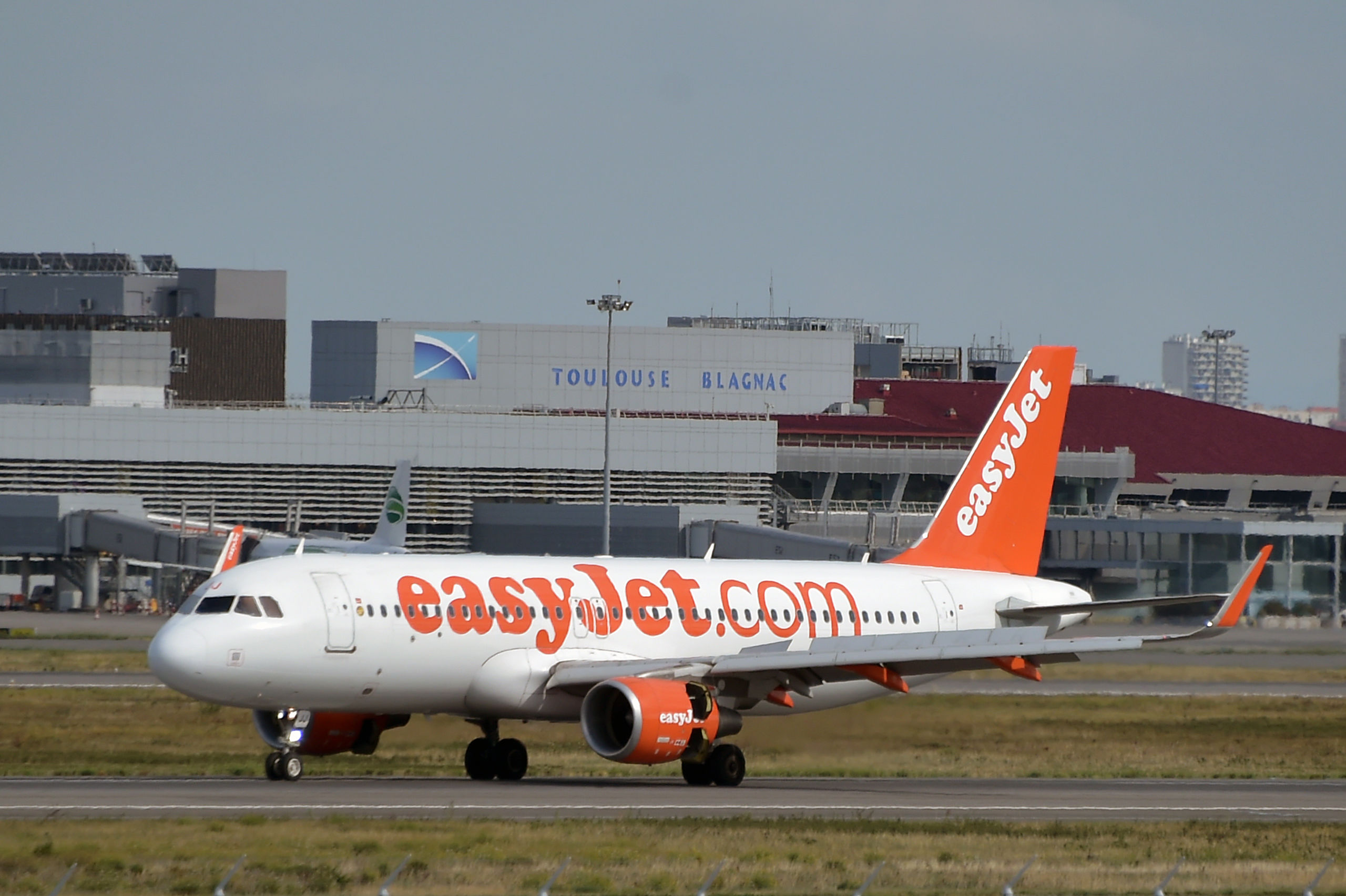Topman William Vet van easyJet Benelux ziet liever een kerosinetaks dan een vliegtaks.