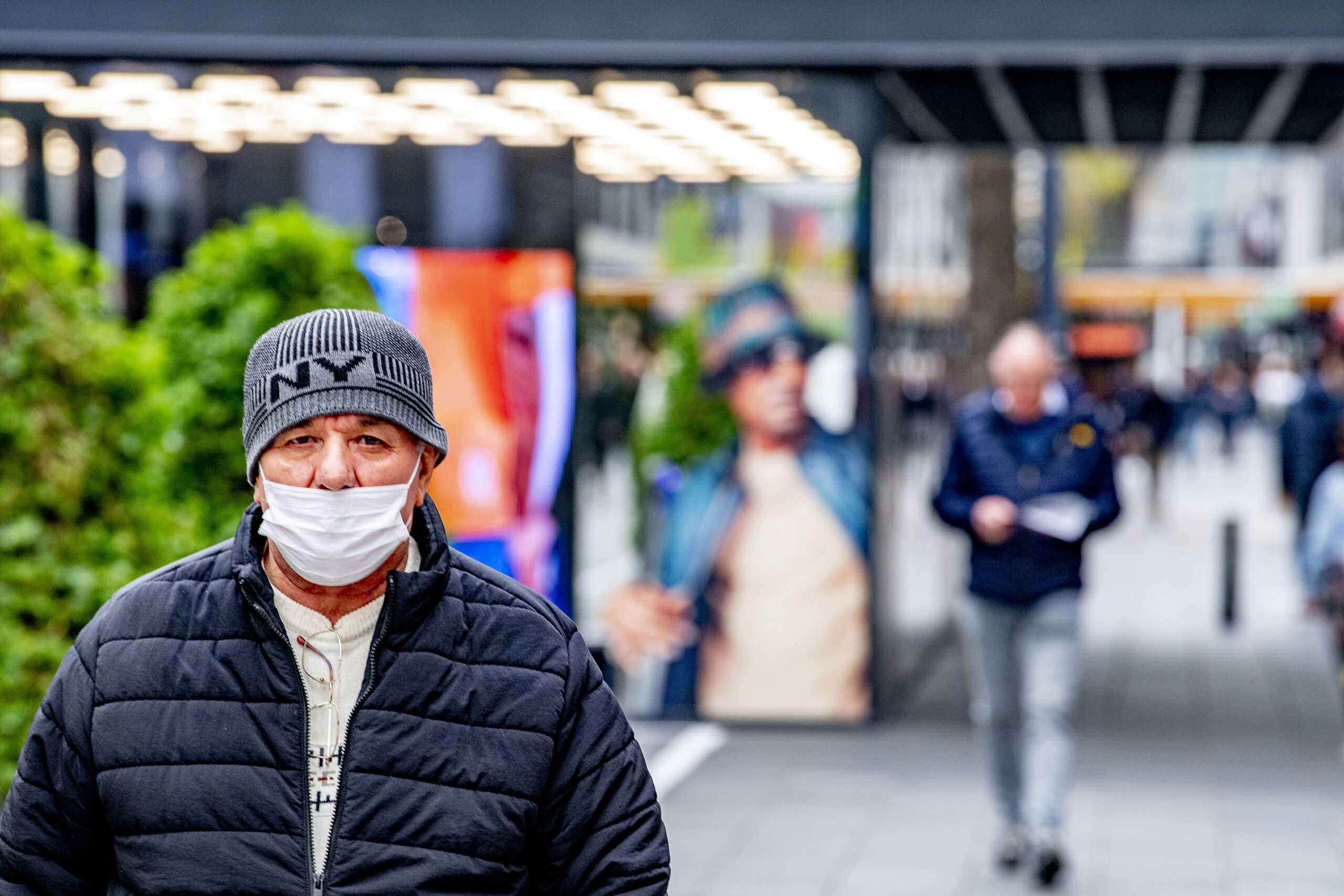 Oplopende besmettingen: OMT komt vervroegd met strenger advies