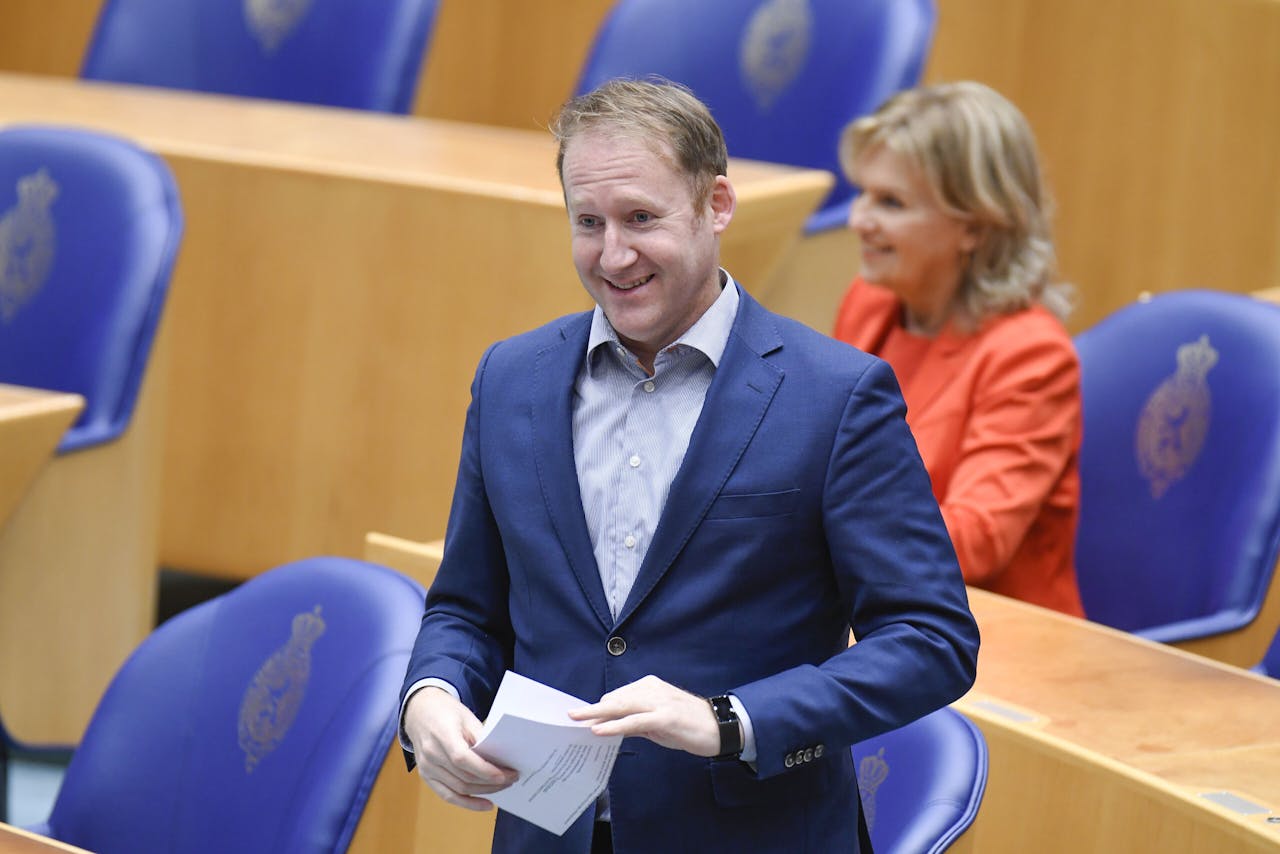 Kees Verhoeven tijdens zijn werk voor D66 in de Tweede Kamer