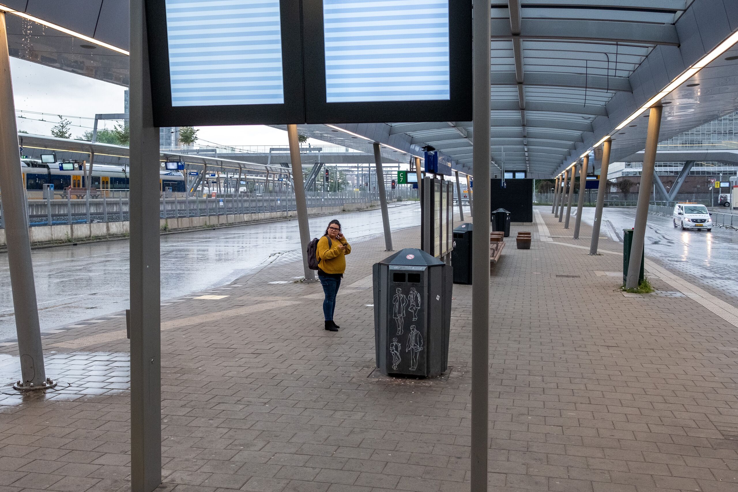 Leeg busstation bij Utrecht Centraal in 2019