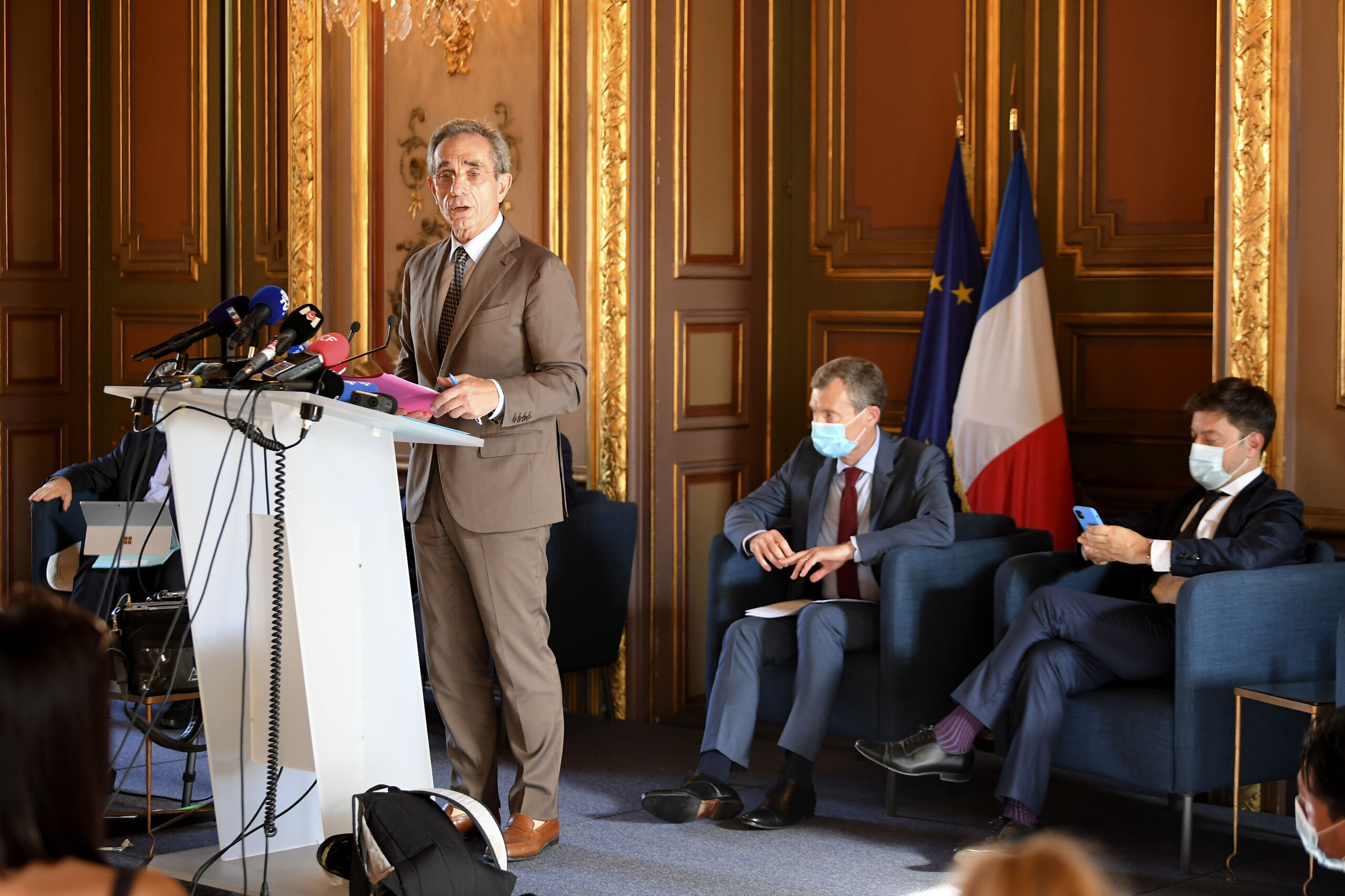 Ziekenhuisdirecteur Jean-Olivier Arnaud kondigt in Marseille nieuwe maatregelen aan voor het Departement Bouches-du-Rhônes.