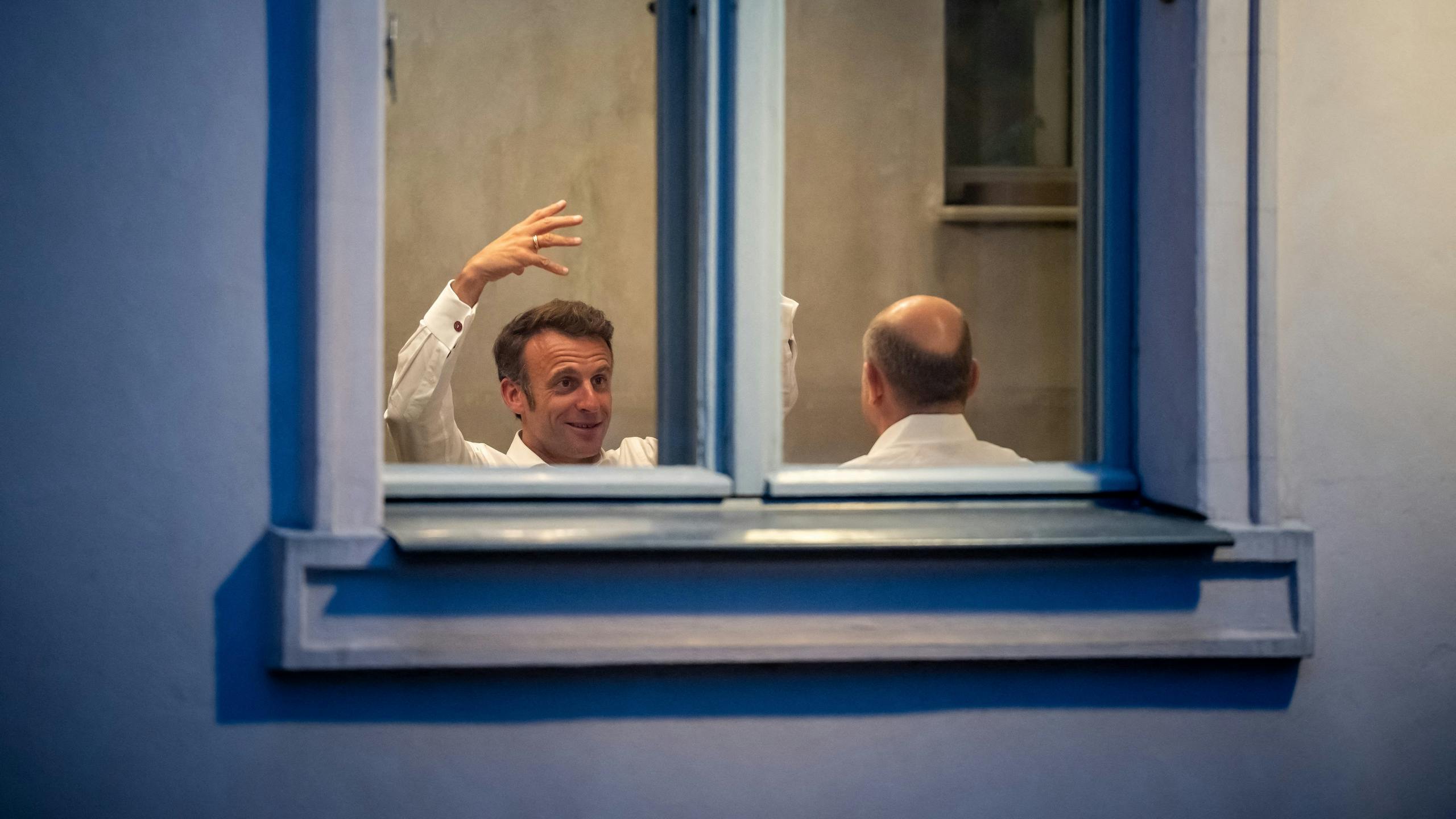 Frankrijk en Duitsland hernieuwen relatie tijdens intiem dinertje Macron en Scholz