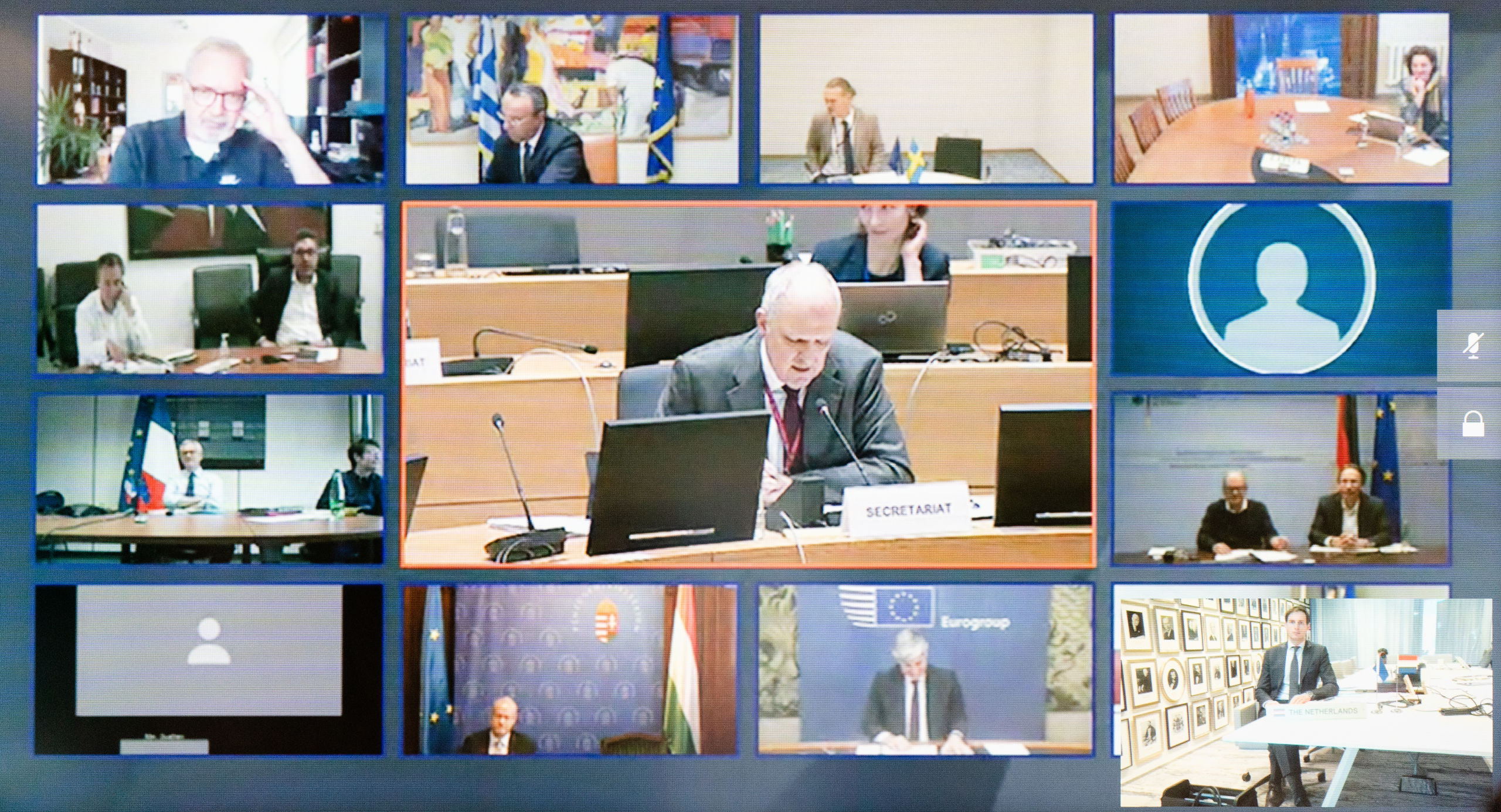 Minister Wopke Hoekstra tijdens een videoconferentie