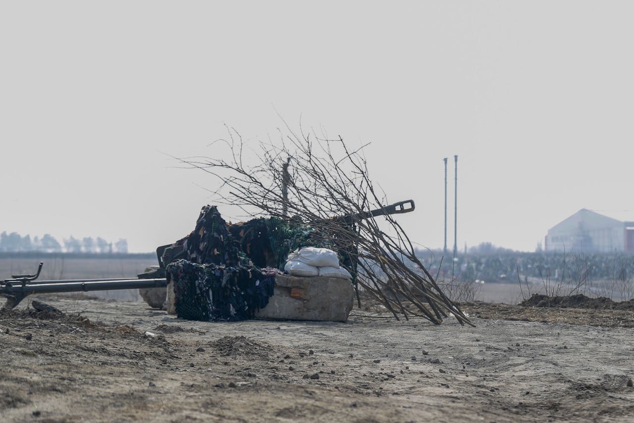 Gecamoufleerde Oekraiense artillerie rond Kiev
