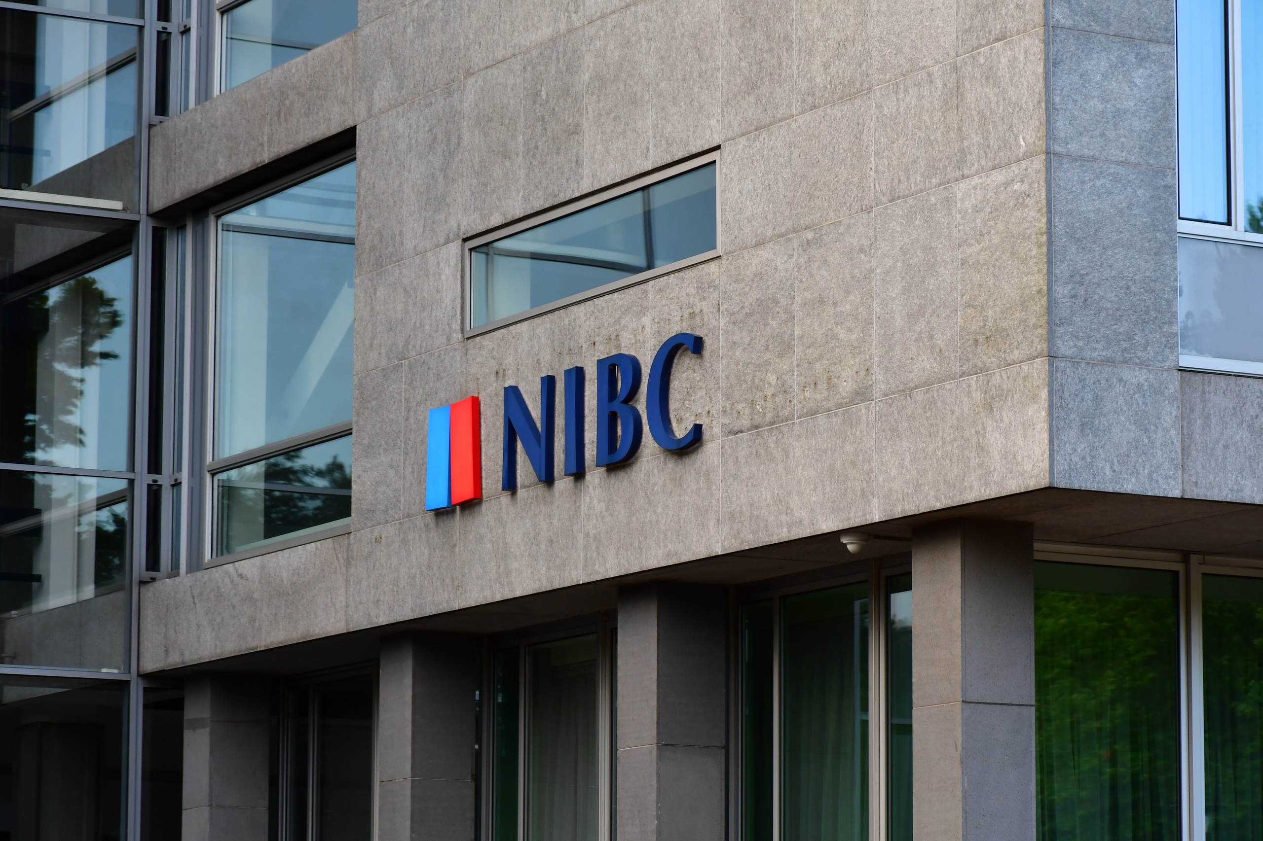 Hypotheekbank NIBC heeft in de eerste helft van dit jaar minder winst gemaakt dan dezelfde periode vorig jaar.