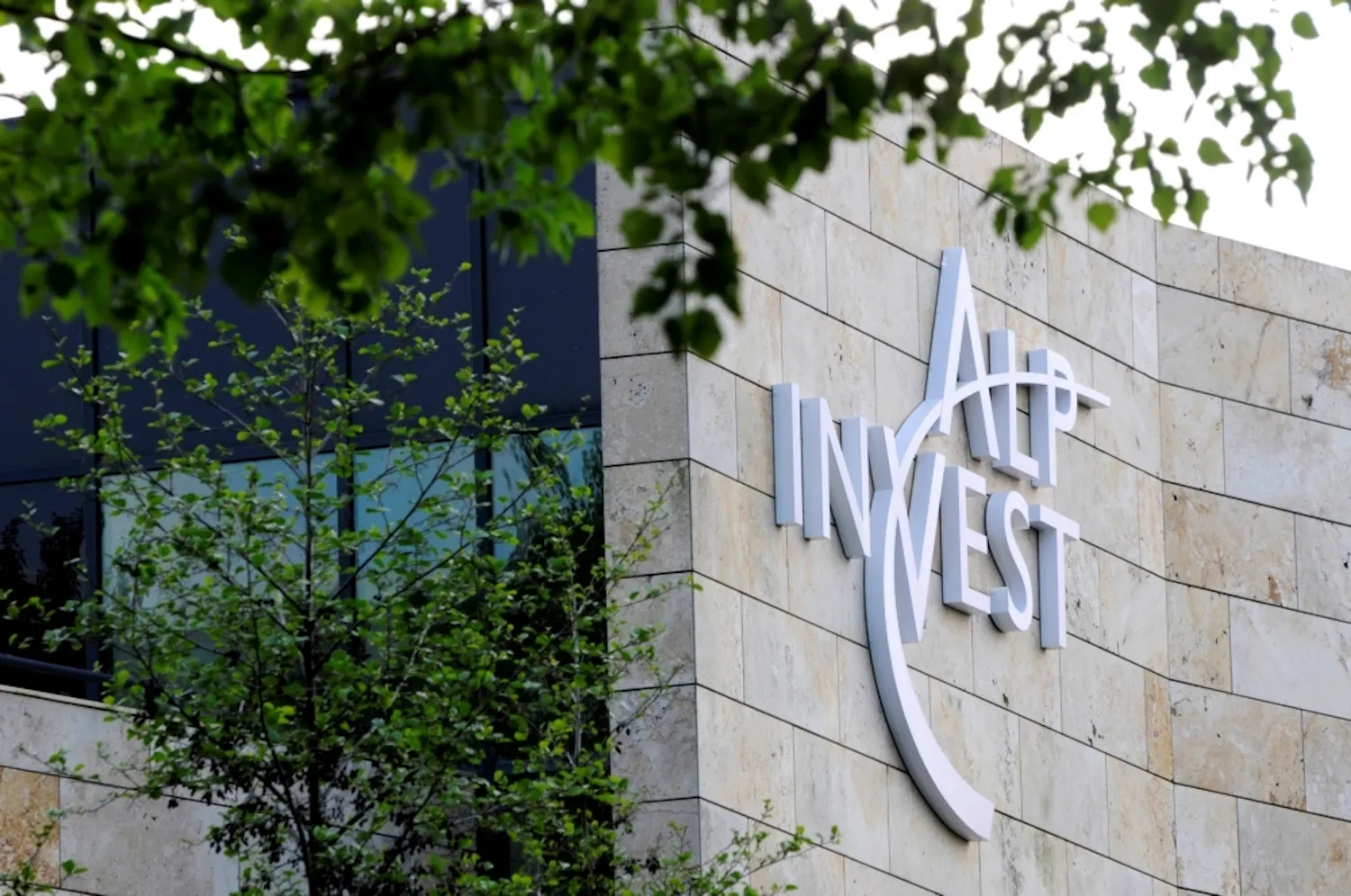 In overnameland klotst het geld tegen de plinten | BNR Nieuwsradio