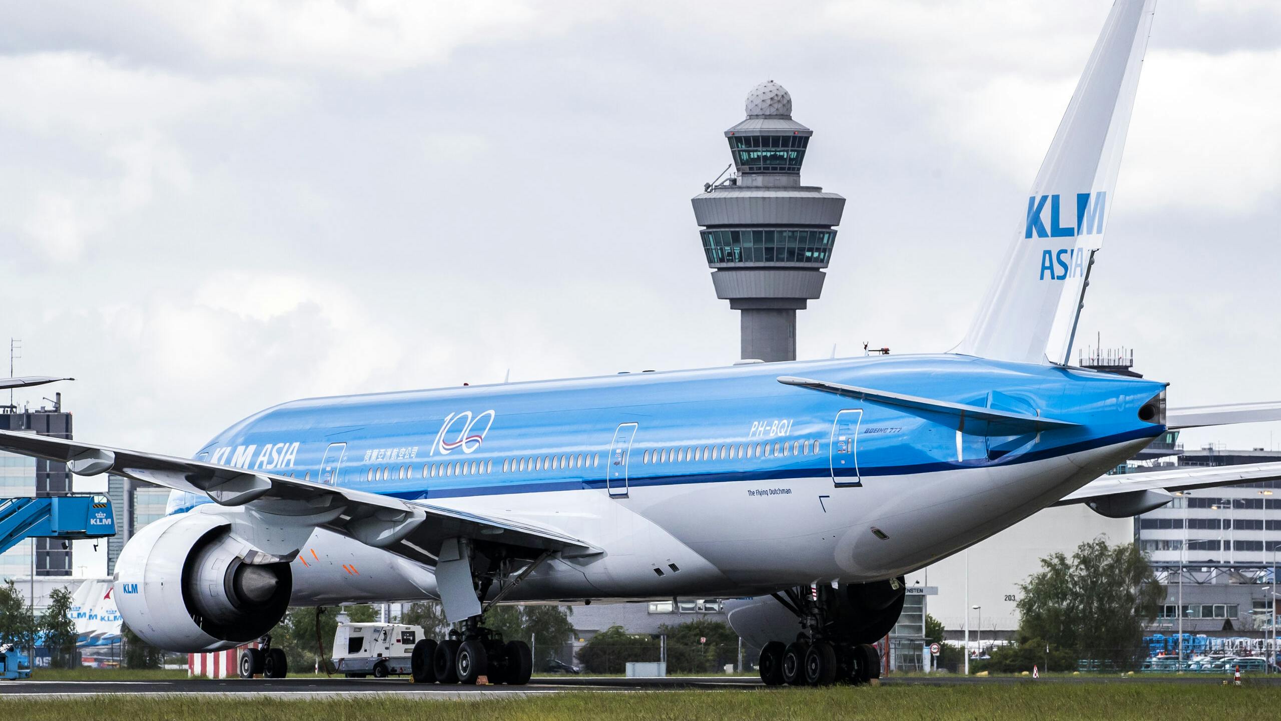 2020-05-14 09:55:18 SCHIPHOL - Toestellen van de KLM op luchthaven Schiphol. KLM voert vanwege de coronacrisis veel minder vluchten uit. ANP REMKO DE WAAL
