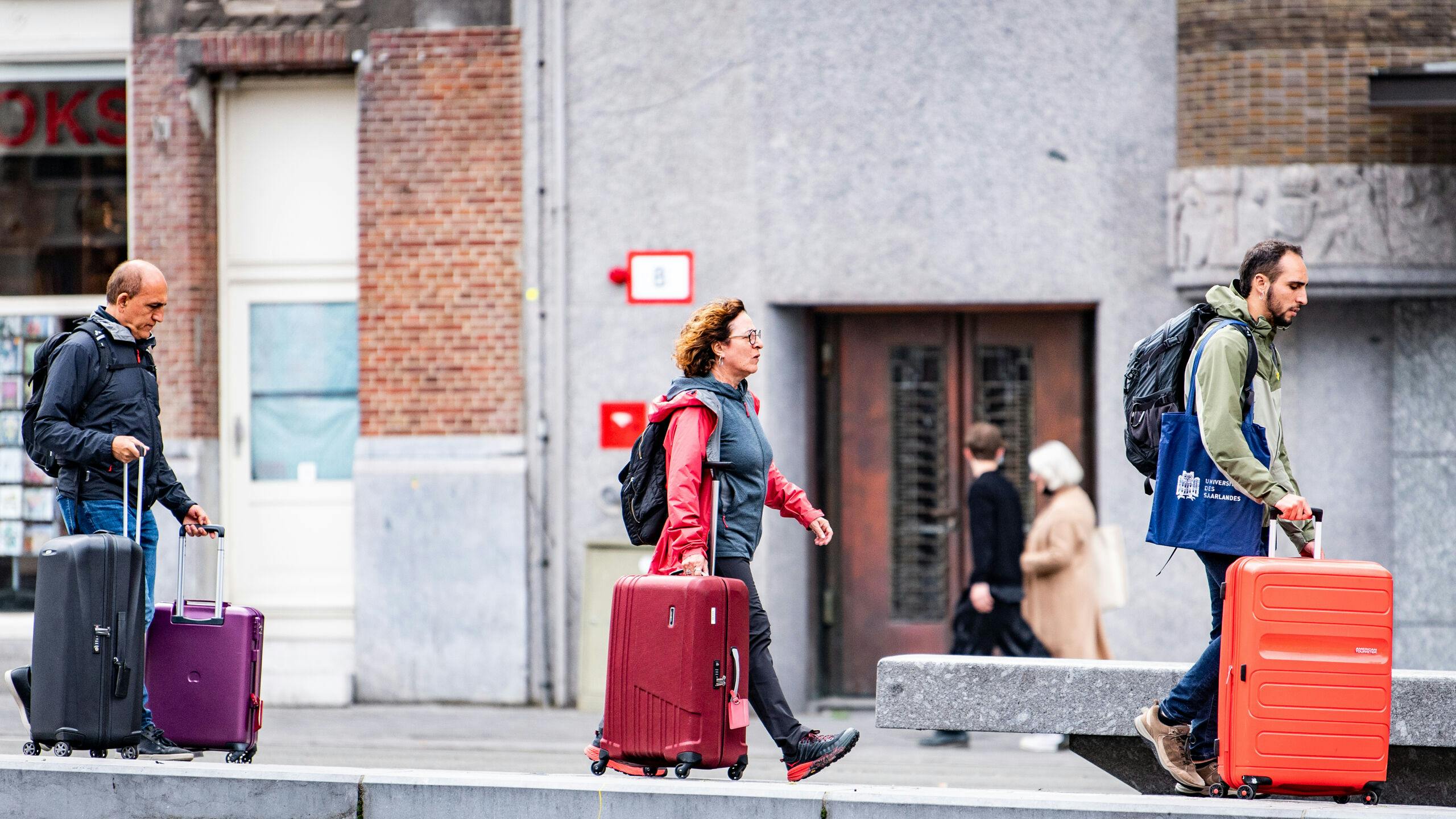 Toeristen in het centrum van Amsterdam