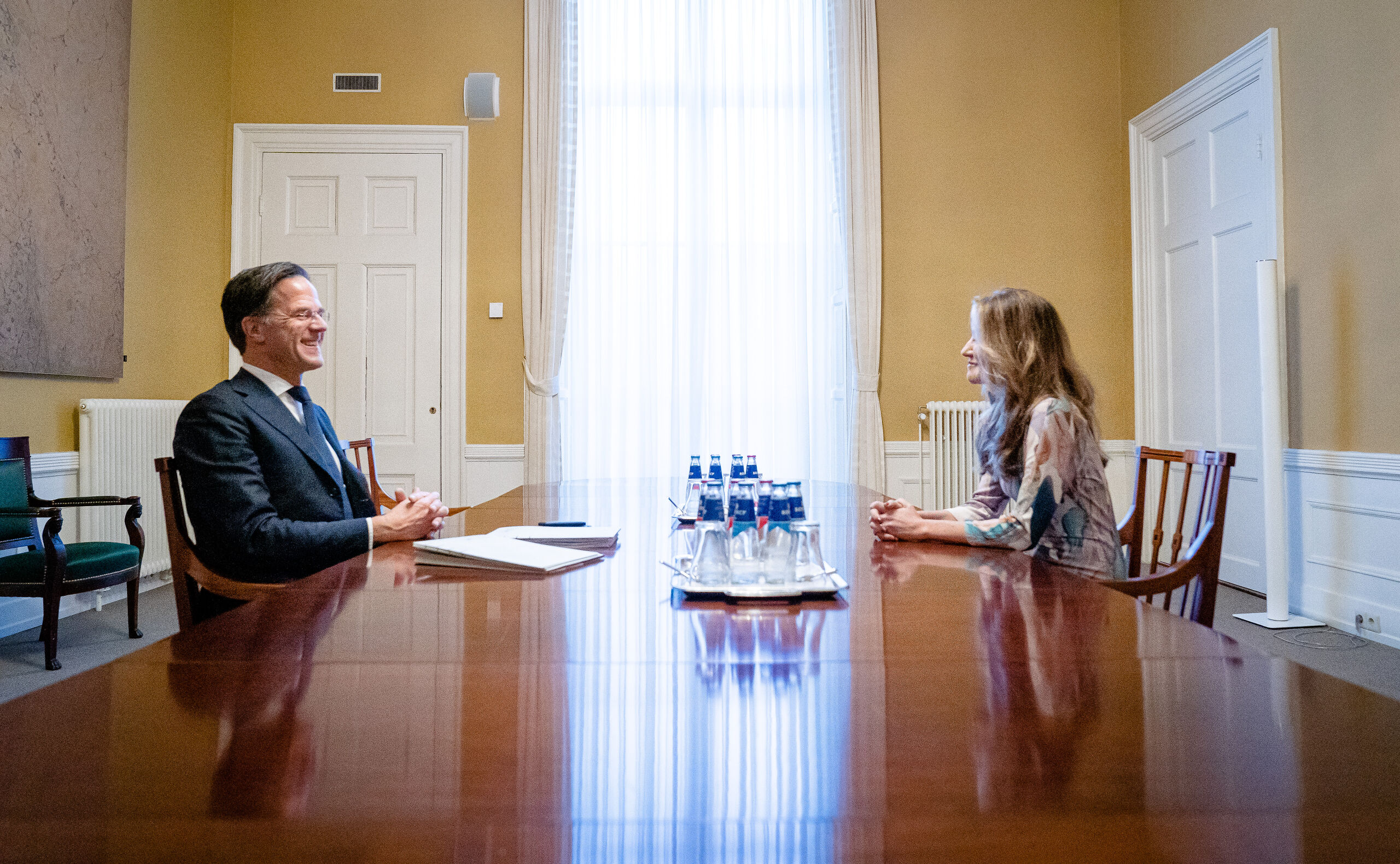 Beoogd minister Dilan Yesilgoz van Justitie en Veiligheid spreekt formateur Mark Rutte