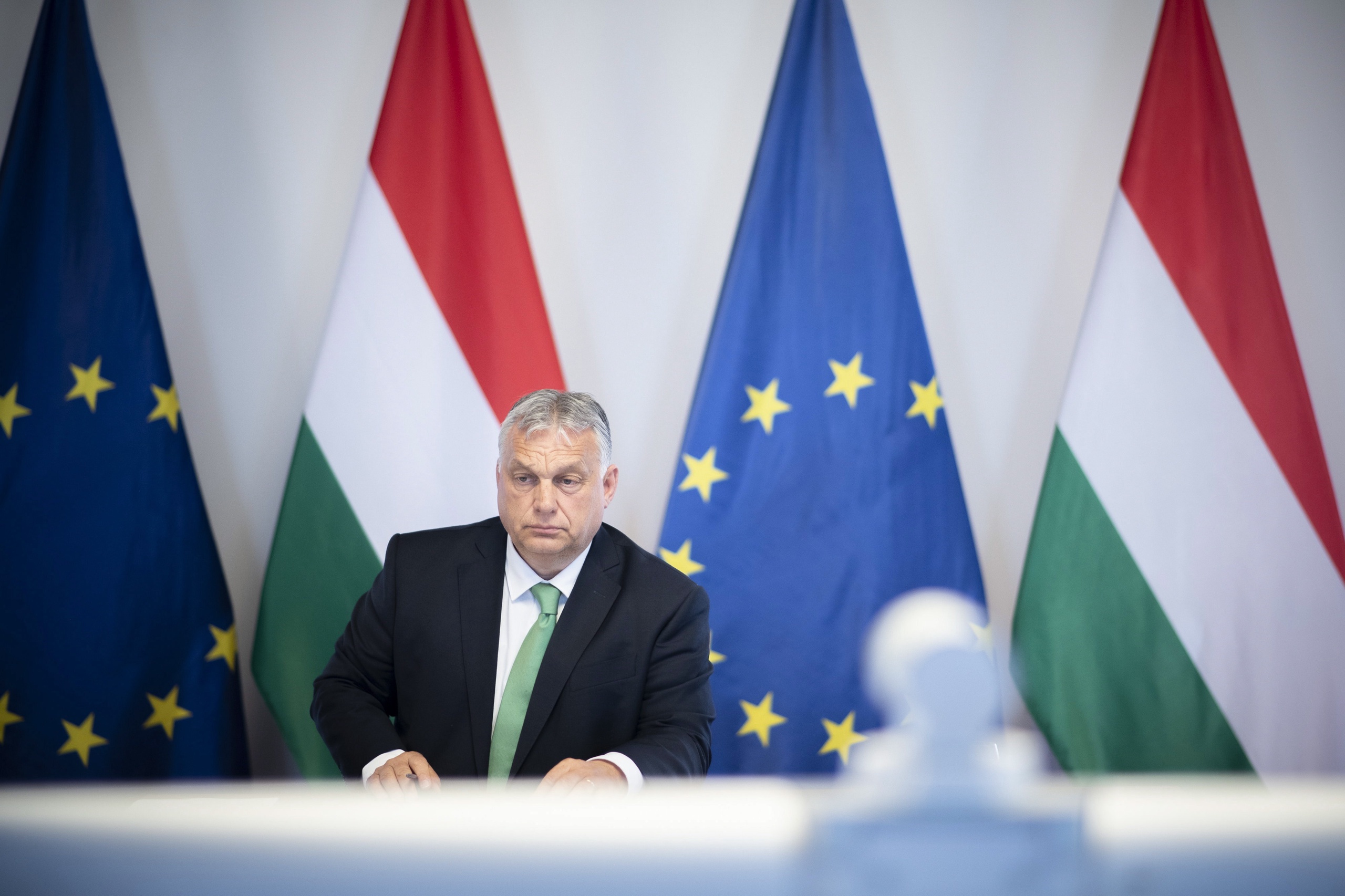 De Hongaarse leider raakt steeds verder geïsoleerd binnen de EU, dankzij zijn pro-Russische houding.