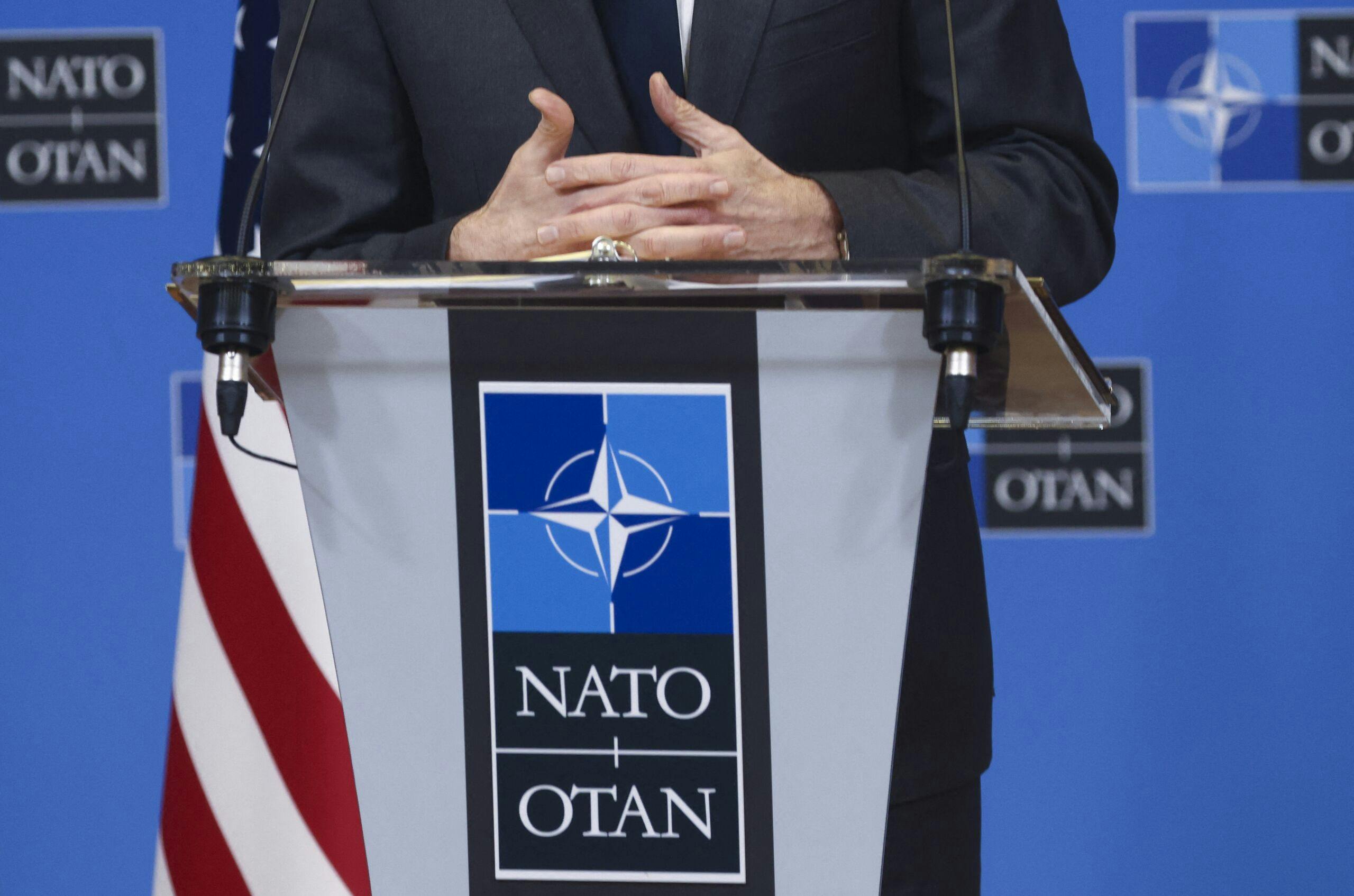 Finlandia e Svezia flirtano con la NATO, la Russia furiosa