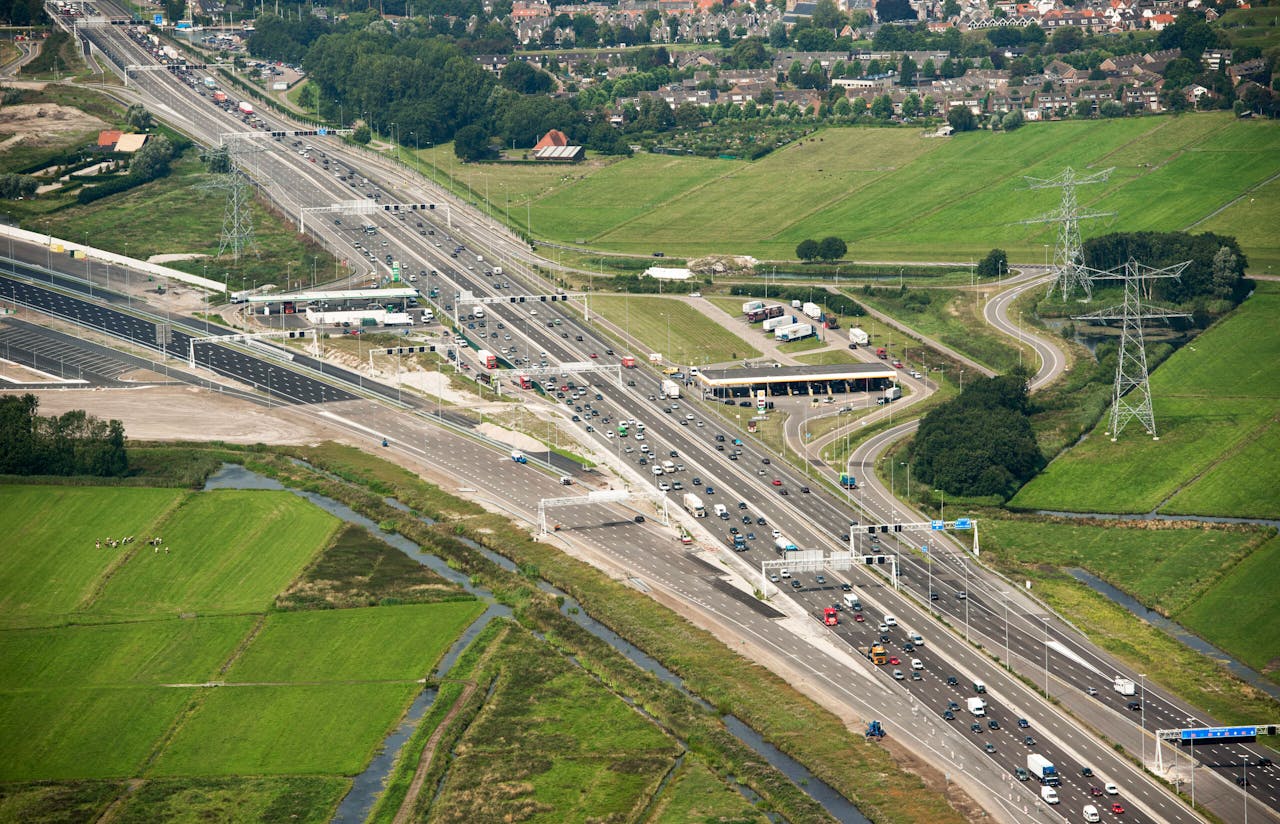 Muiderberg - Traject A1. Na knooppunt Muiderberg richting Diemen. Splitsing naar rechts oude A-1 naar links nieuwe A-1
