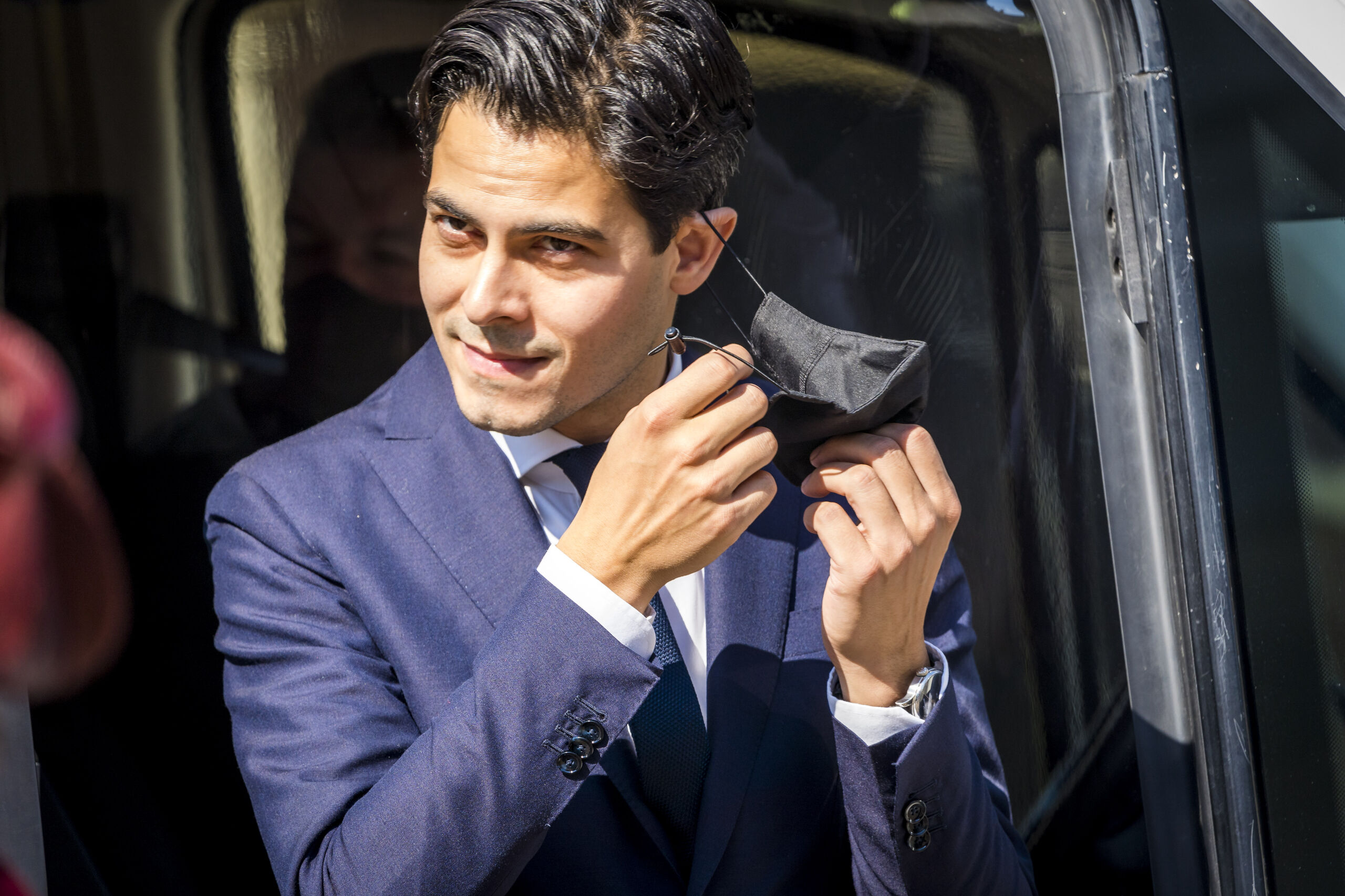 Rob Jetten, mét mondkapje binnen handbereik