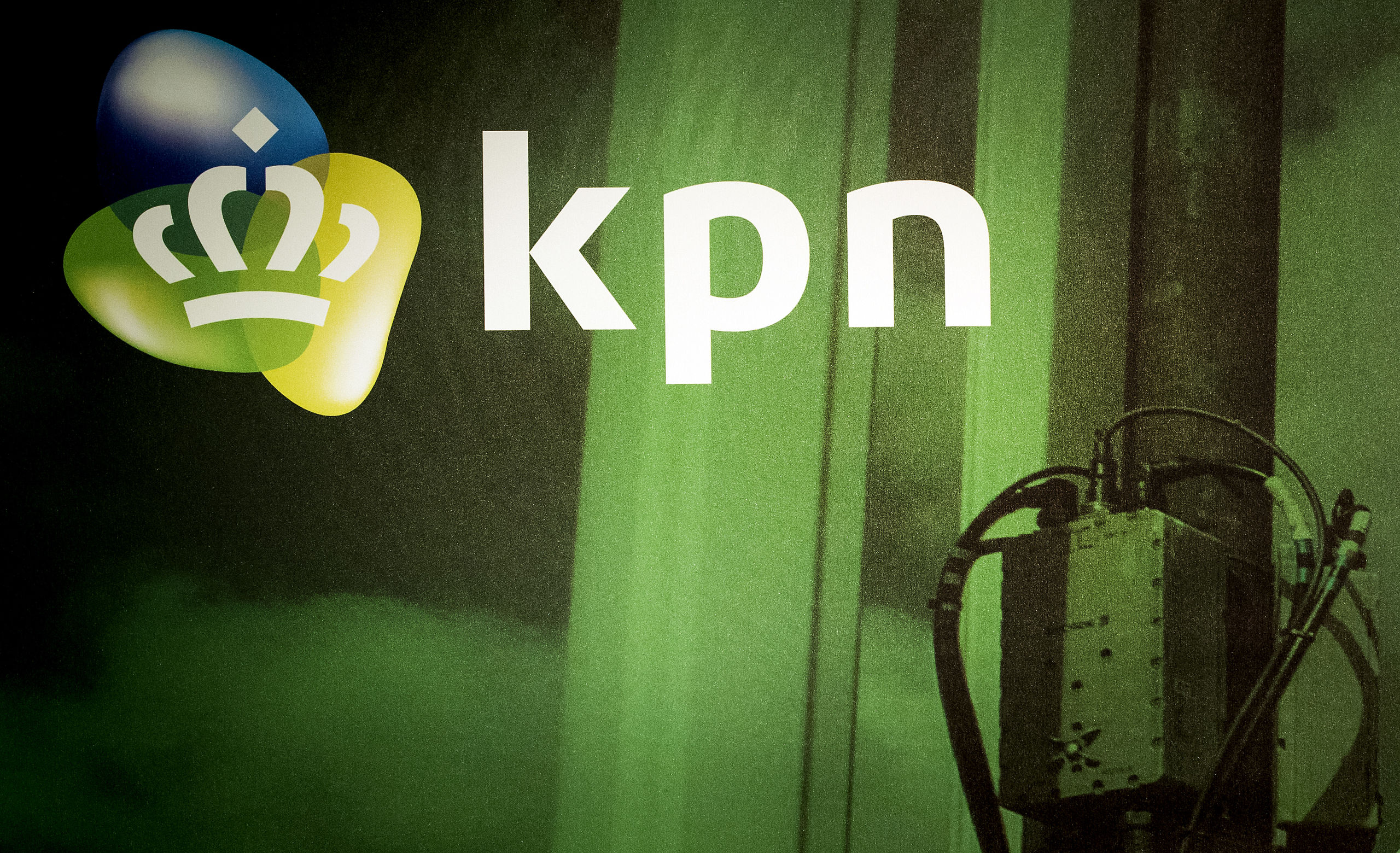 Logo van KPN tijdens de presentatie van de  jaarcijfers 2016 in het hoofdkantoor. 
