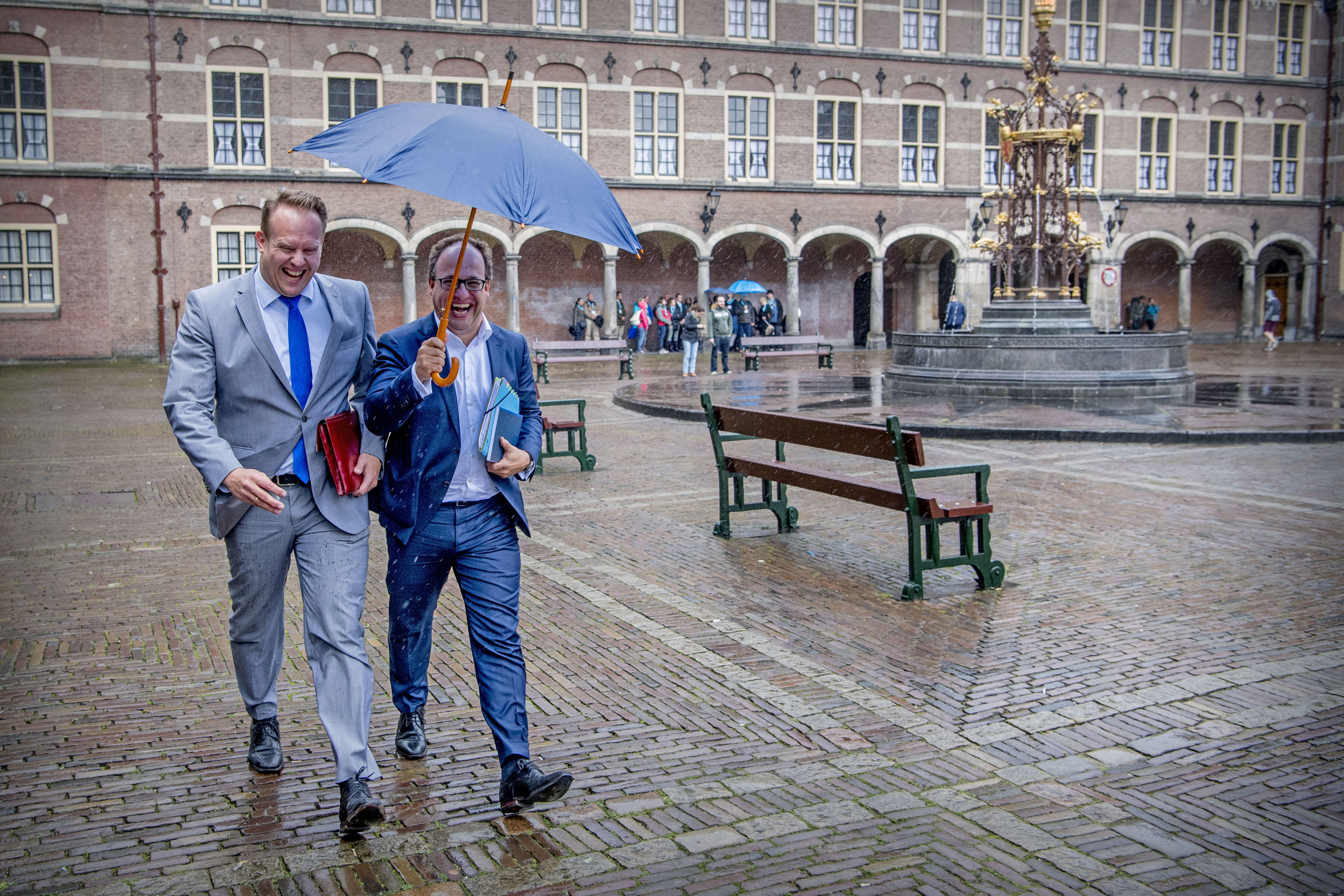 Wouter Koolmees (D66) en Pieter Heerma (CDA) op het Binnenhof