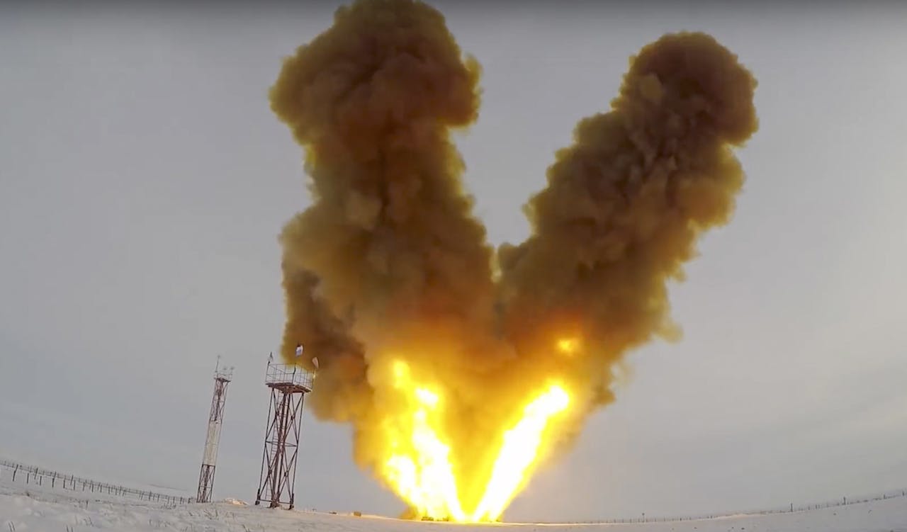Een foto van de test met een hypersonische raket, die door de Russen naar buiten werd gebracht. Westerse afweersystemen zijn volgens de Russen kansloos tegen dit wapen.
