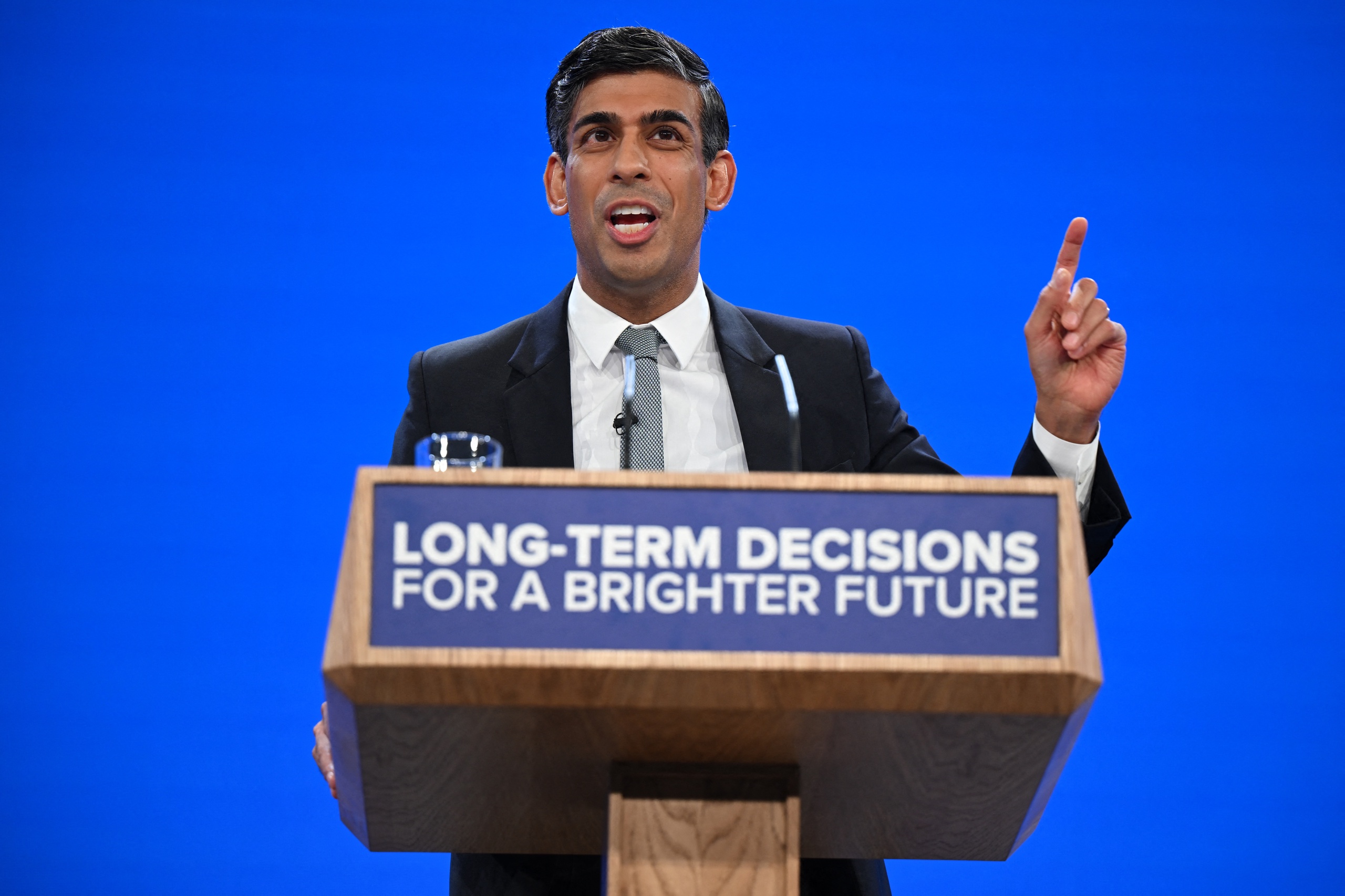 British Prime Minister Rishi Sunak tried to convince his party colleagues that he was the man who could fundamentally change the country.  But the Prime Minister appears to have had little success in this regard, according to UK correspondent Leah van Beechoven.  