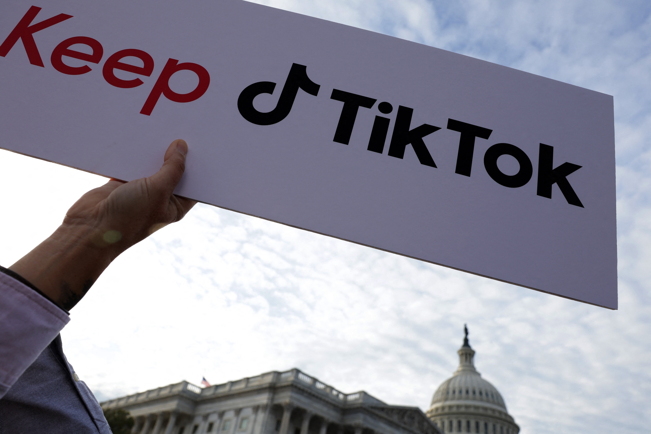 TikTok CEO Shou Zi Chew is standing before a US Congress committee today to testify in the investigation into the popular video app.  Concerns about TikTok are increasing and American politicians are afraid that the app will share data with the Chinese government and use the app for propaganda and manipulation.