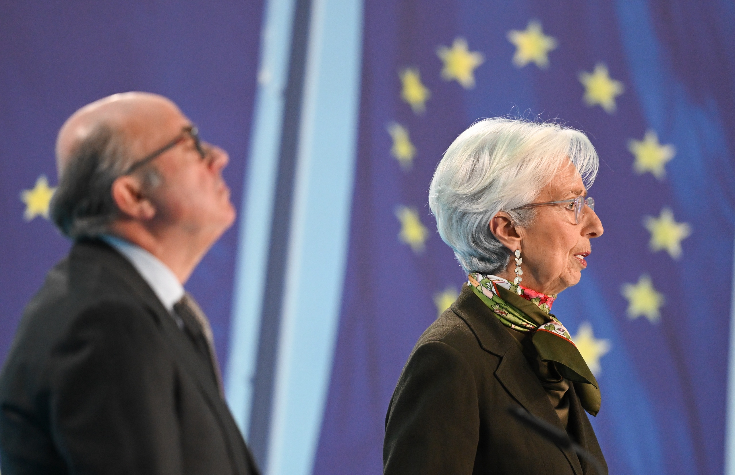ECB President Lagarde (right) and Vice President De Guindos at a press conference. 