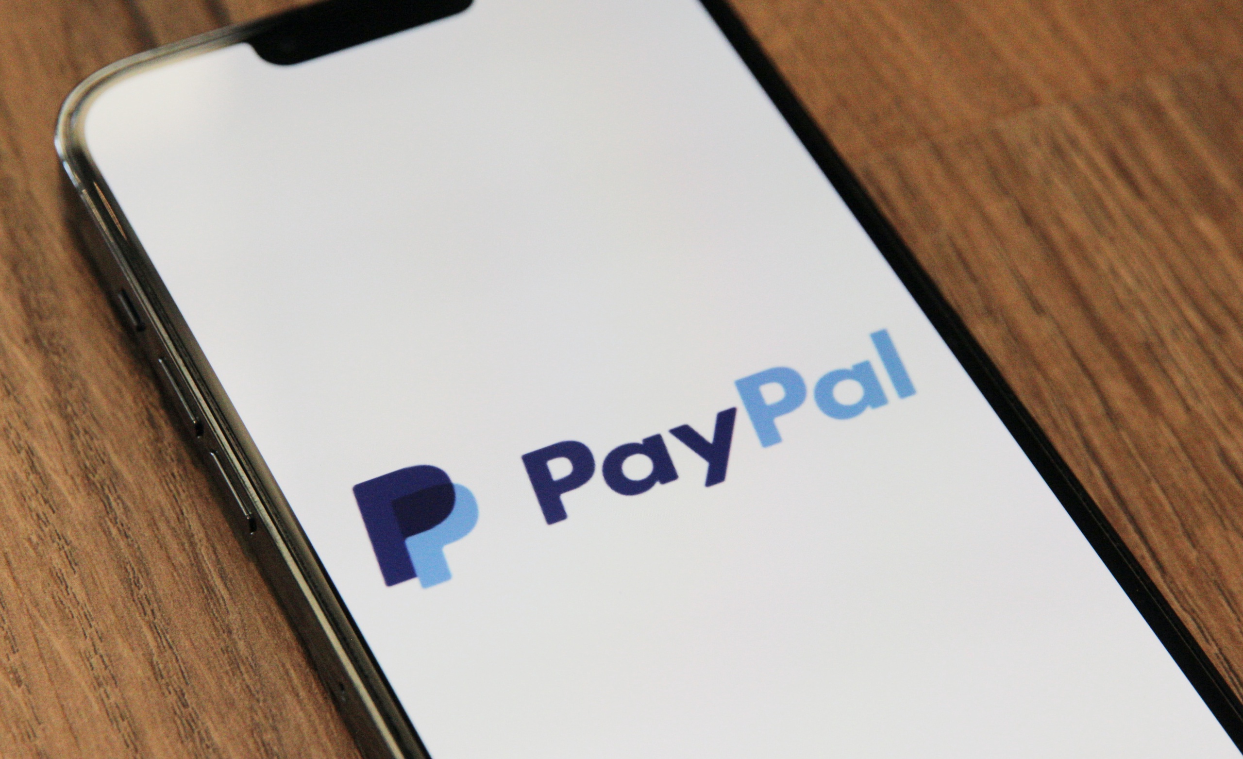 Het Amerikaanse betalingsbedrijf PayPal gaat wereldwijd ongeveer 2000 voltijdbanen schrappen om kosten te besparen. 