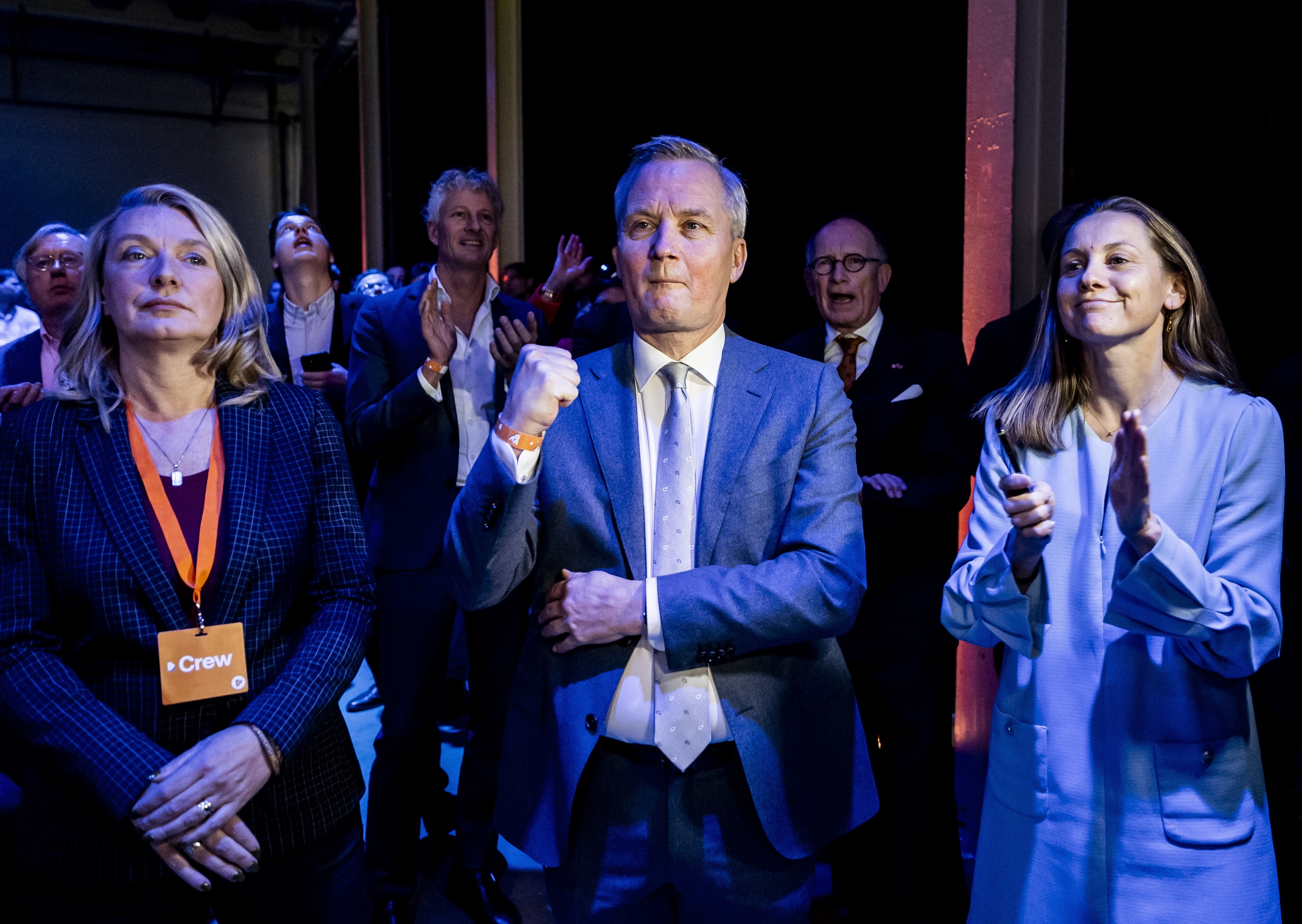 Staatssecretaris Eric van der Burg reageerde opgelucht tijdens het VVD-najaarscongres, toen voor een motie werd gestemd voor de spreidingswet.