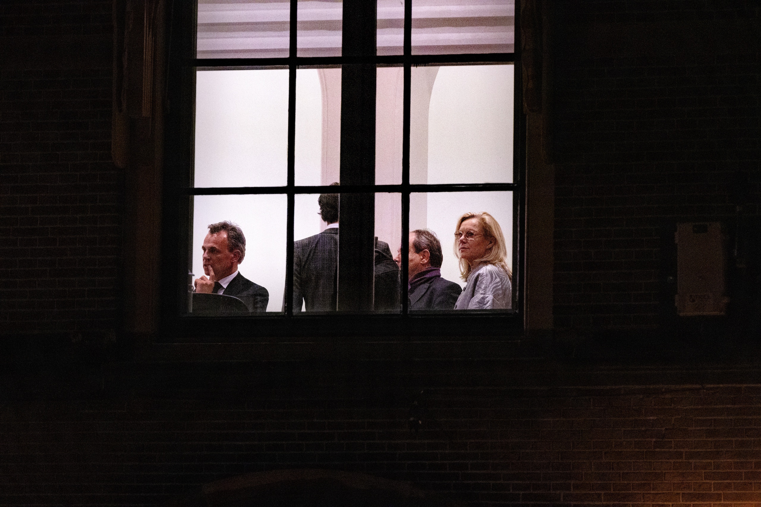Nadat premier Mark Rutte, de drie vicepremiers en hun secondanten dinsdagavond al ruim vier uur de koppen bij elkaar hadden gestoken, wordt er donderdagavond verder gepraat. 