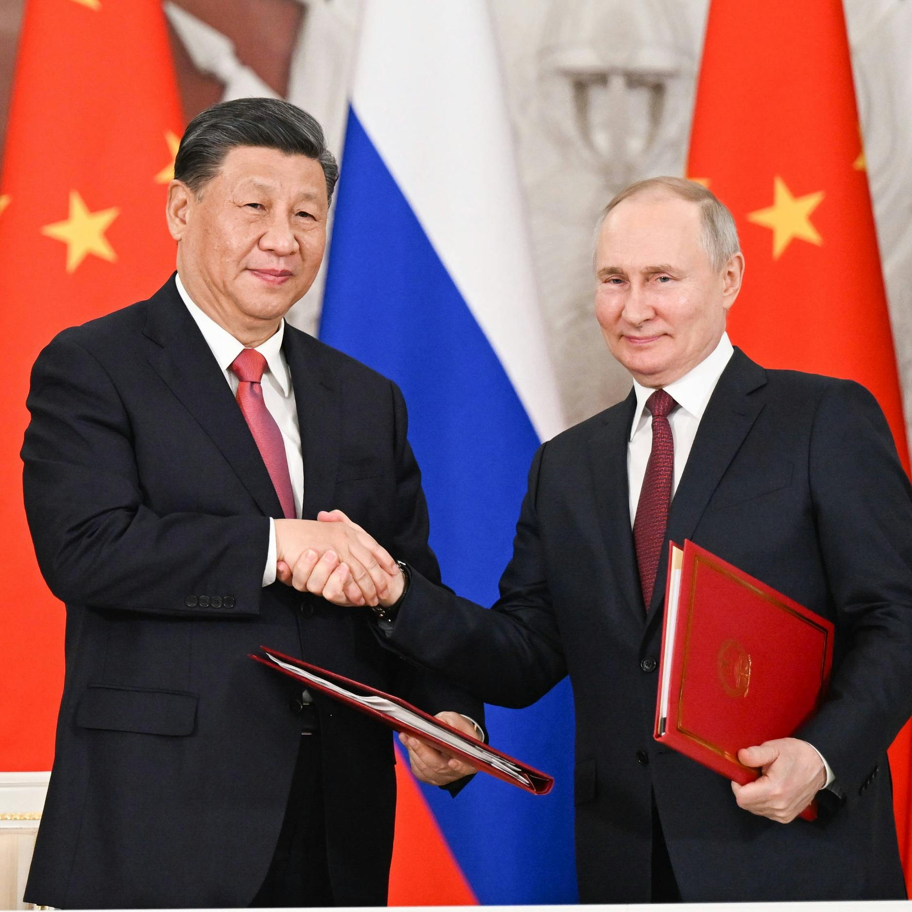 'Chinezen vinden Russen maar simpele boeren'