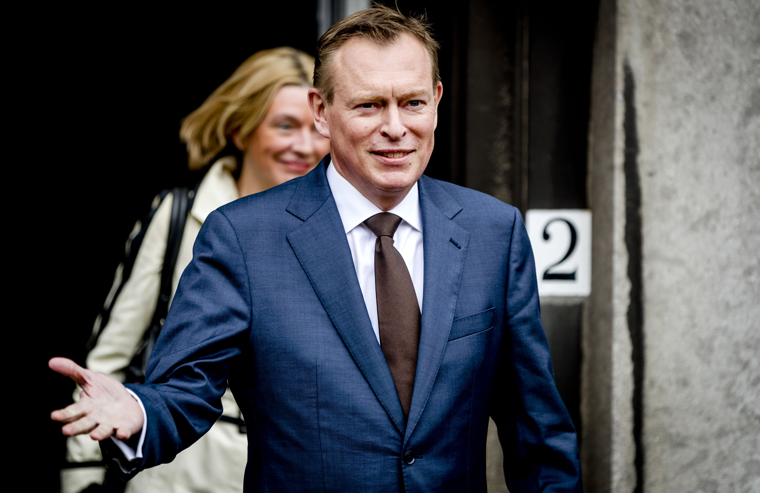 Bruno Bruins (VVD) verlaat de Stadhouderskamer na afloop van een gesprek met formateur Mark Rutte. Bruins komt in aanmerking voor de post van de minister voor Medische Zorg in het kabinet Rutte III.