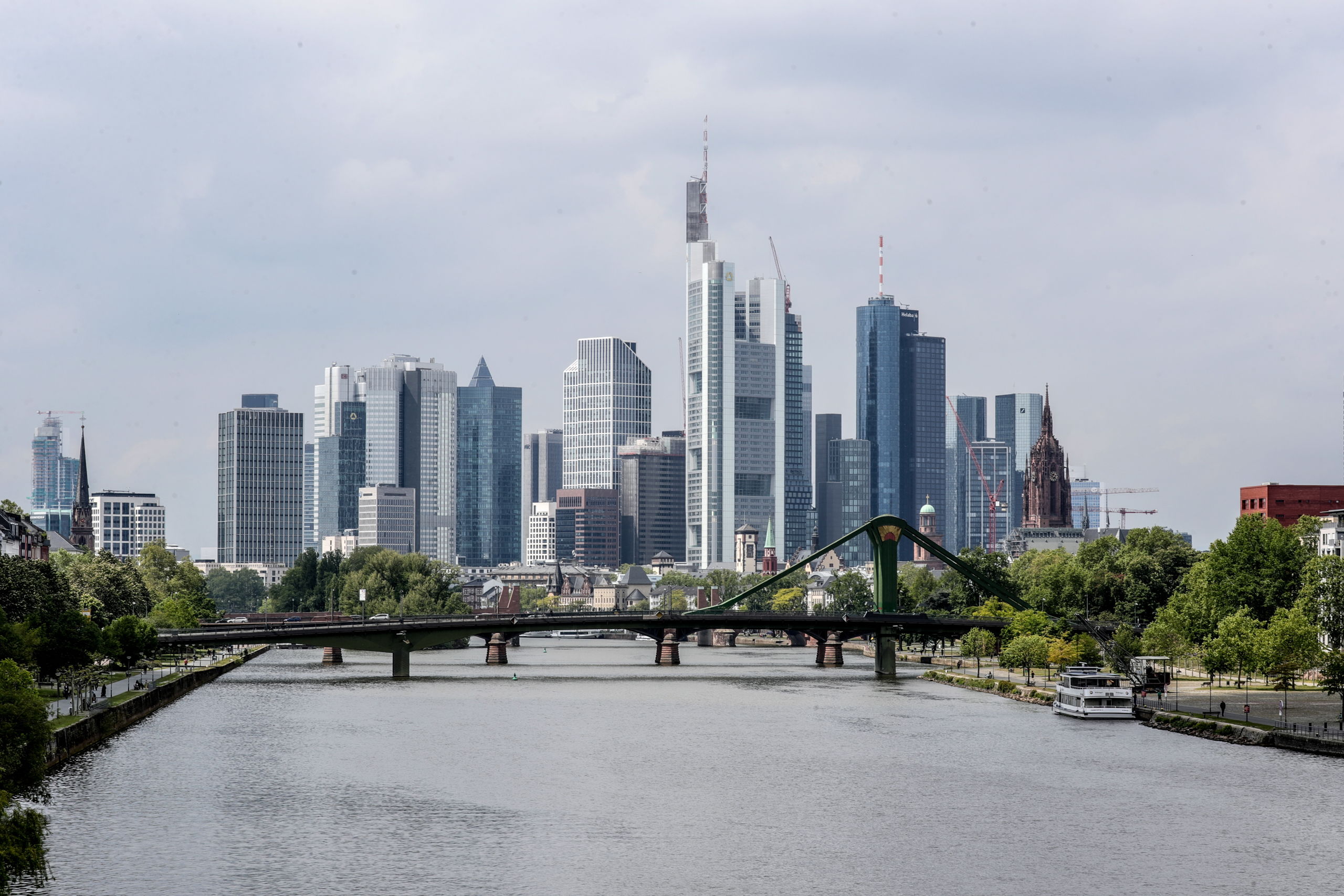 De skyline van Frankfurt am Main, hét financiële centrum van Europa. 