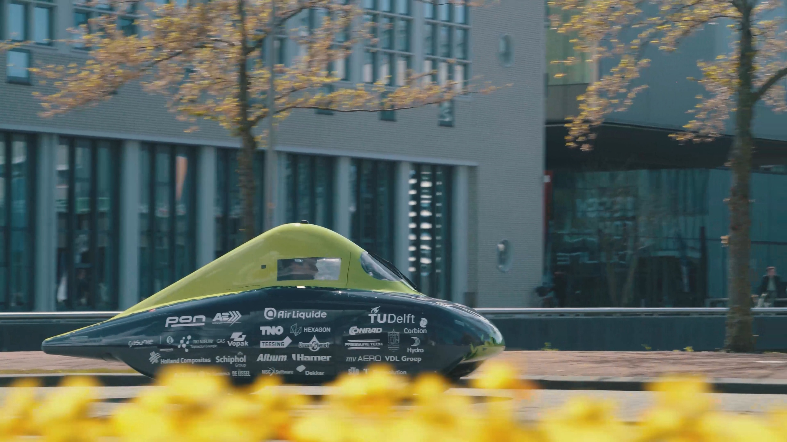 Studenten van de TU Delft denken de meest efficiënte waterstofauto op aarde in handen te hebben. Het is de bedoeling dat de auto ruim 2.000 kilometer kan rijden op één kilogram waterstof. 