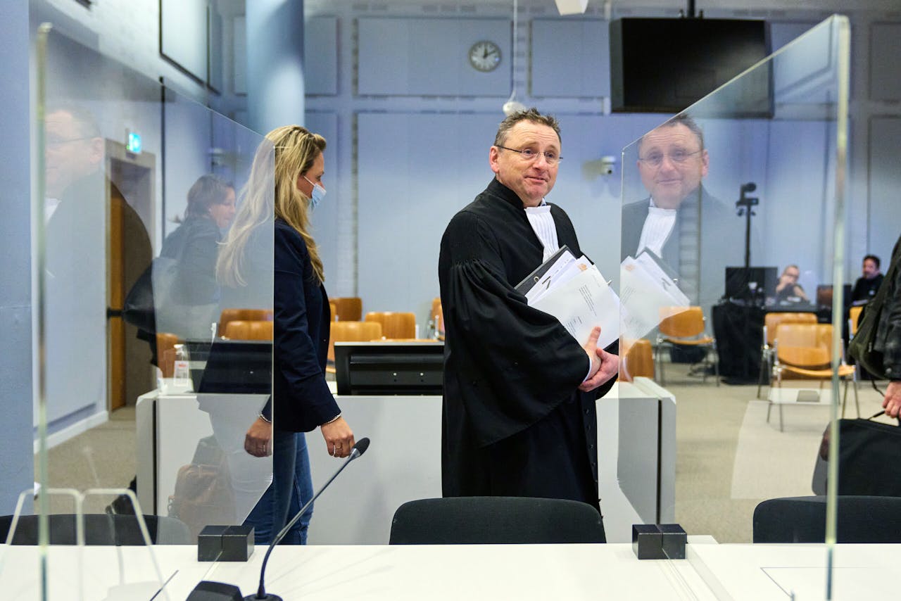 Advocaat Bart Maes bij de rechtbank in Den Haag