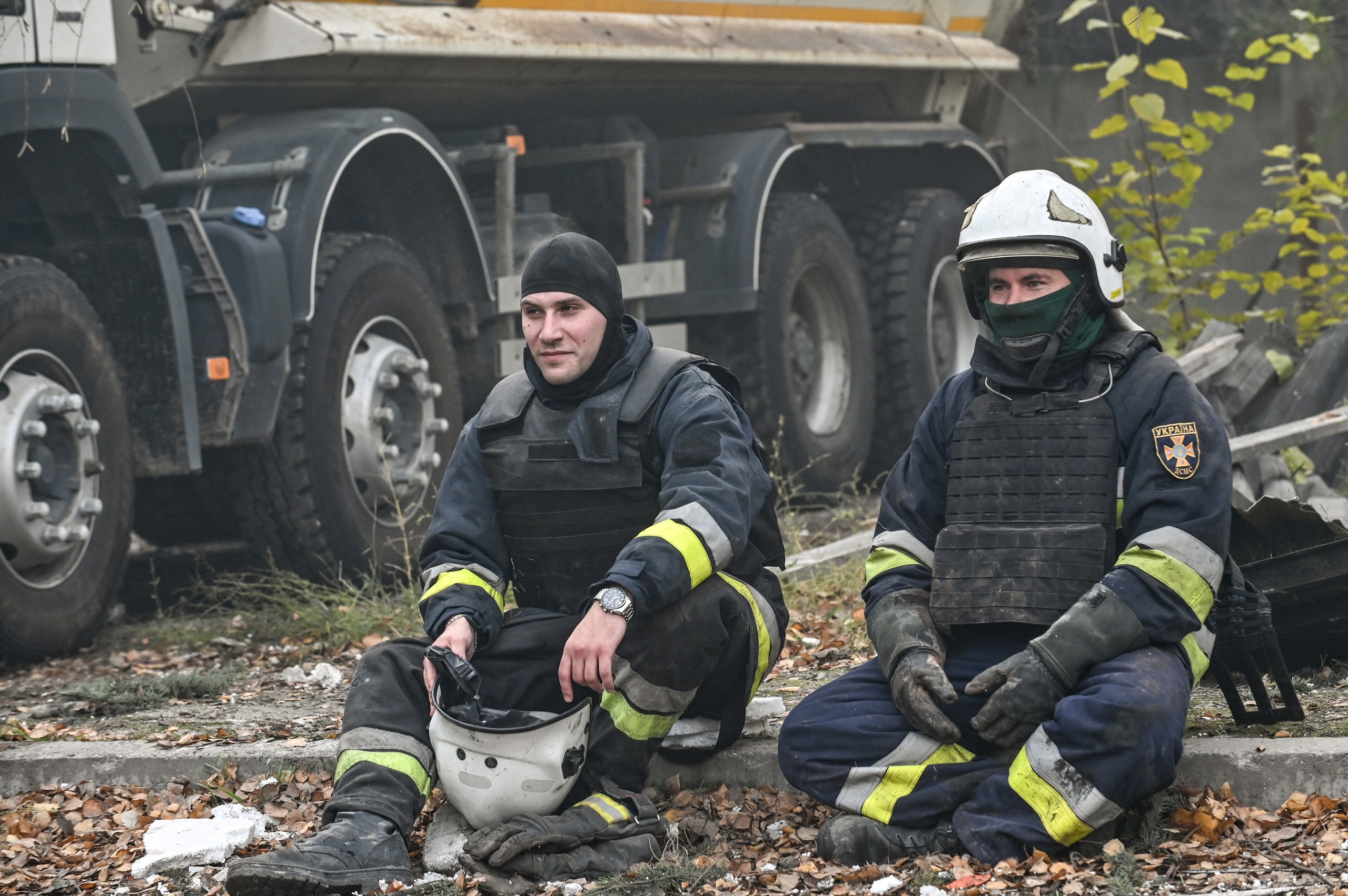 Oekraiense reddingswerkers in de buurt van Zaporizja. De centrale ligt in het door Rusland bezette gebied en volgens Hammelburg 'barricadeert de centrale als het ware het front'. 'Je kunt er niet omheen.' 